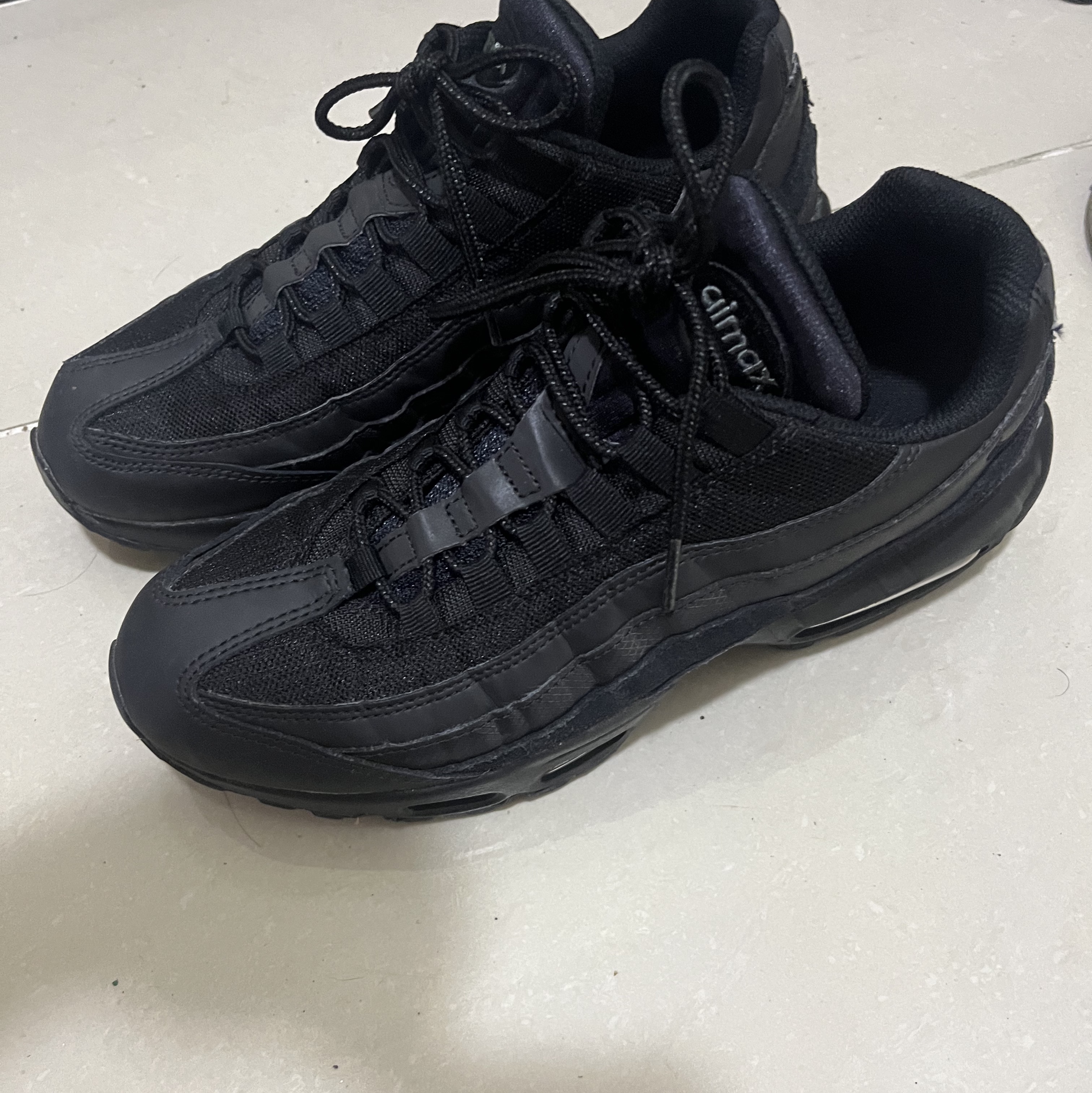Nike Air Max 95 Essential Triple Black 2020 착용 스타일