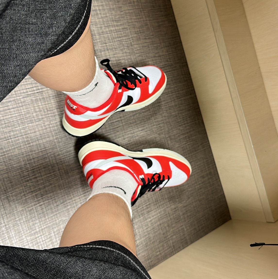 Nike Dunk Low Retro PRM University Red Black, Nike Everyday Lightweight Training Crew Socks White (3 Pack/Korean Ver.) 착용 스타일