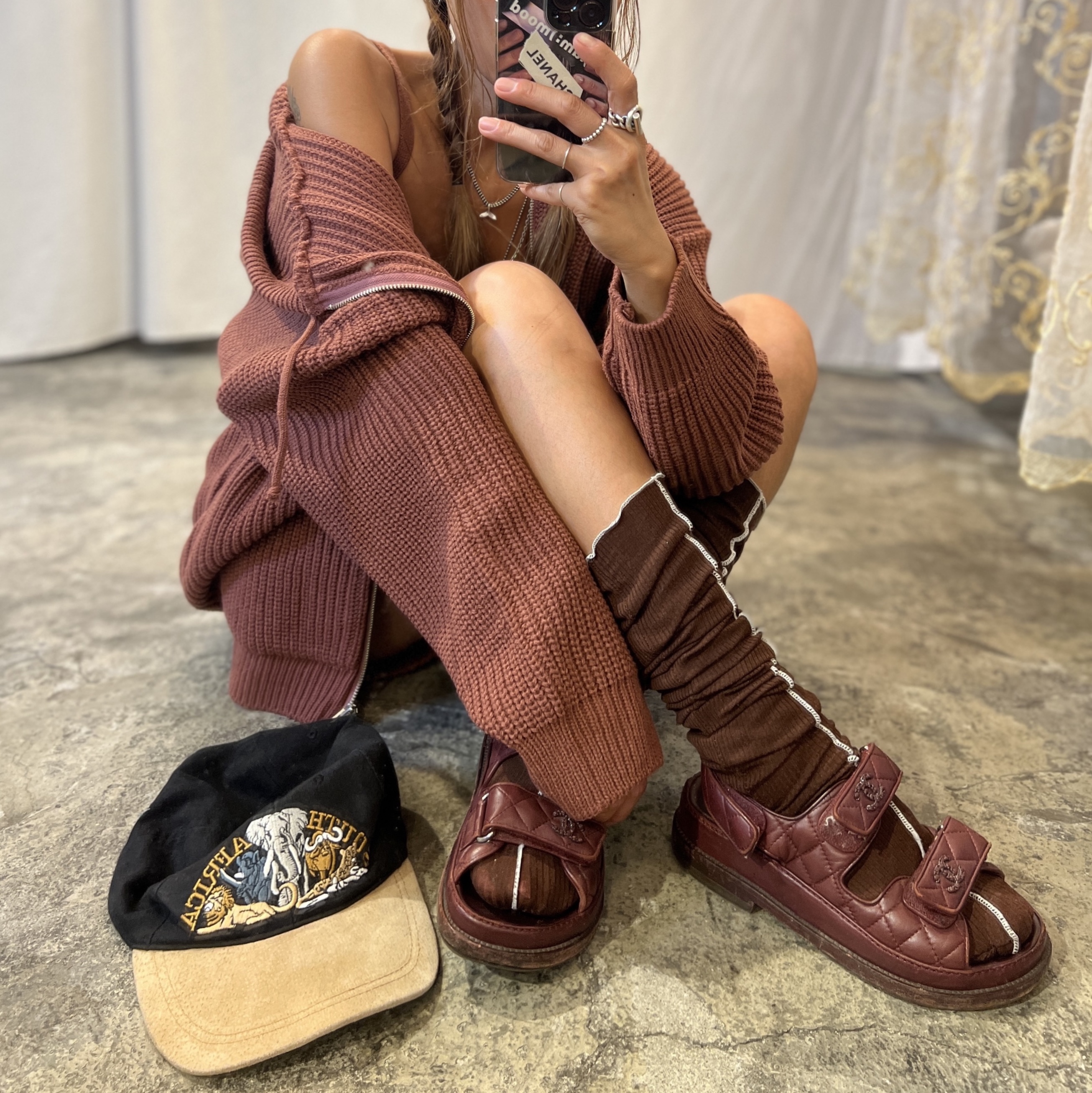 (W) Chanel Sandals Lambskin & Black 착용 스타일 - 2
