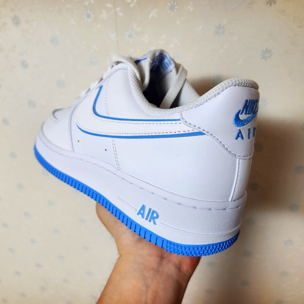 Nike Air Force 1 '07 White University Blue 착용 스타일 - 3