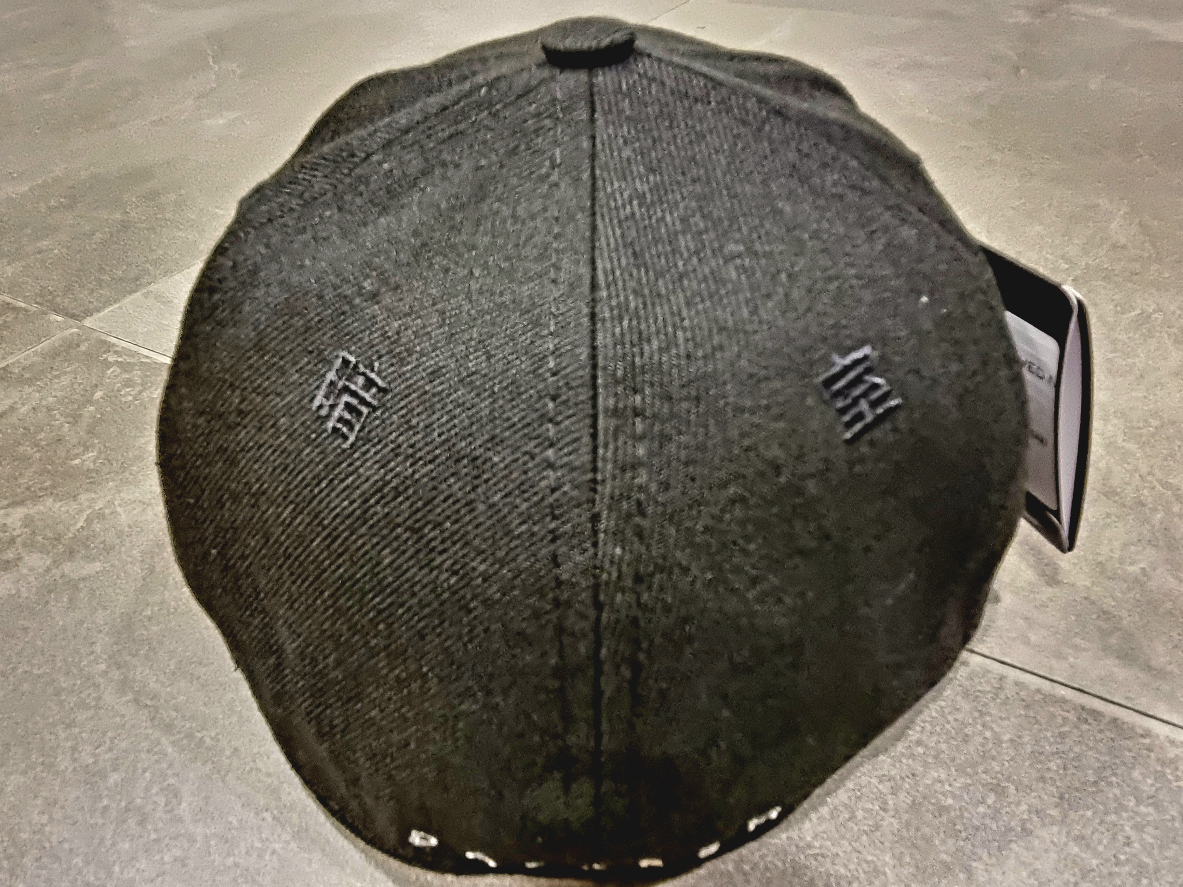 Darkr8m Studio x New Era Fitted Cap Black 착용 스타일 - 3