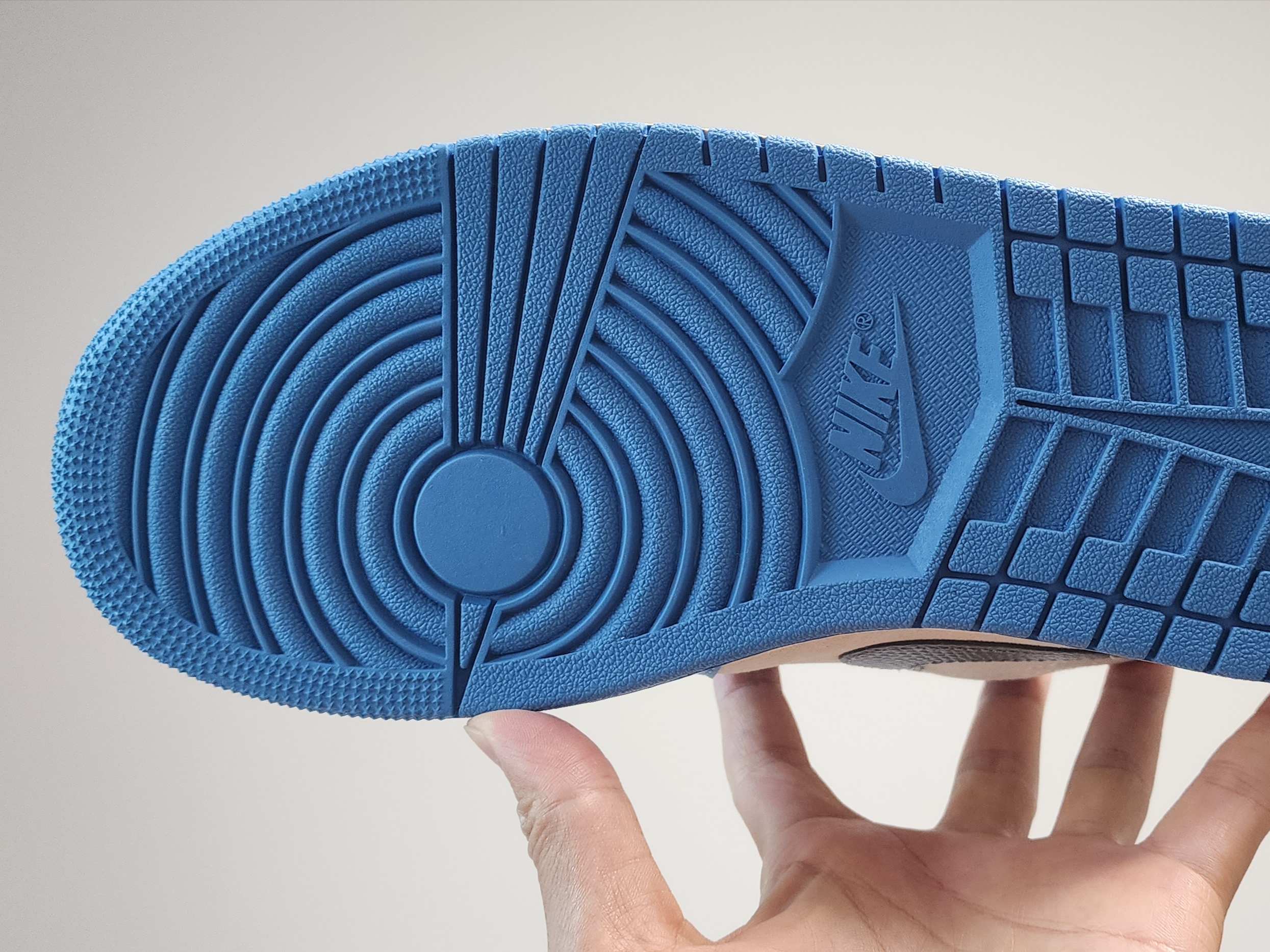 Jordan 1 Low SE Tokyo 96 착용 스타일