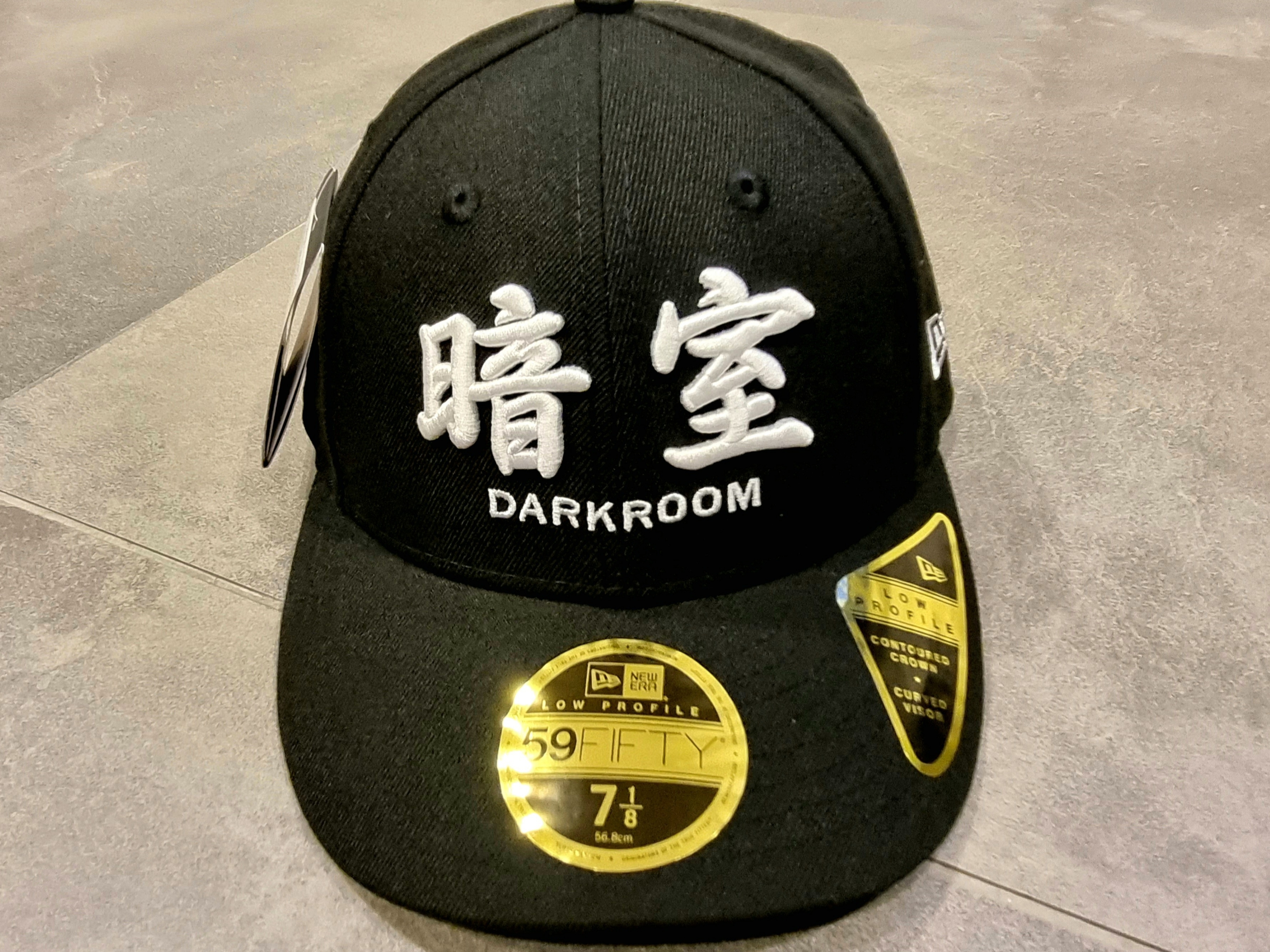 Darkr8m Studio x New Era Fitted Cap Black 착용 스타일 - 1
