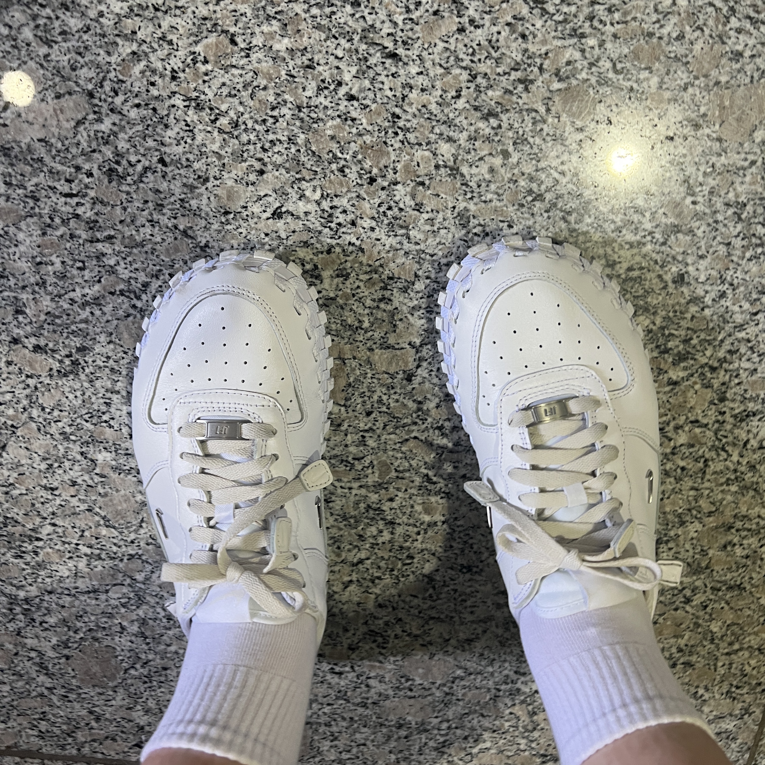 Nike x Jacquemus J Force 1 Low LX SP White 착용 스타일 - 3