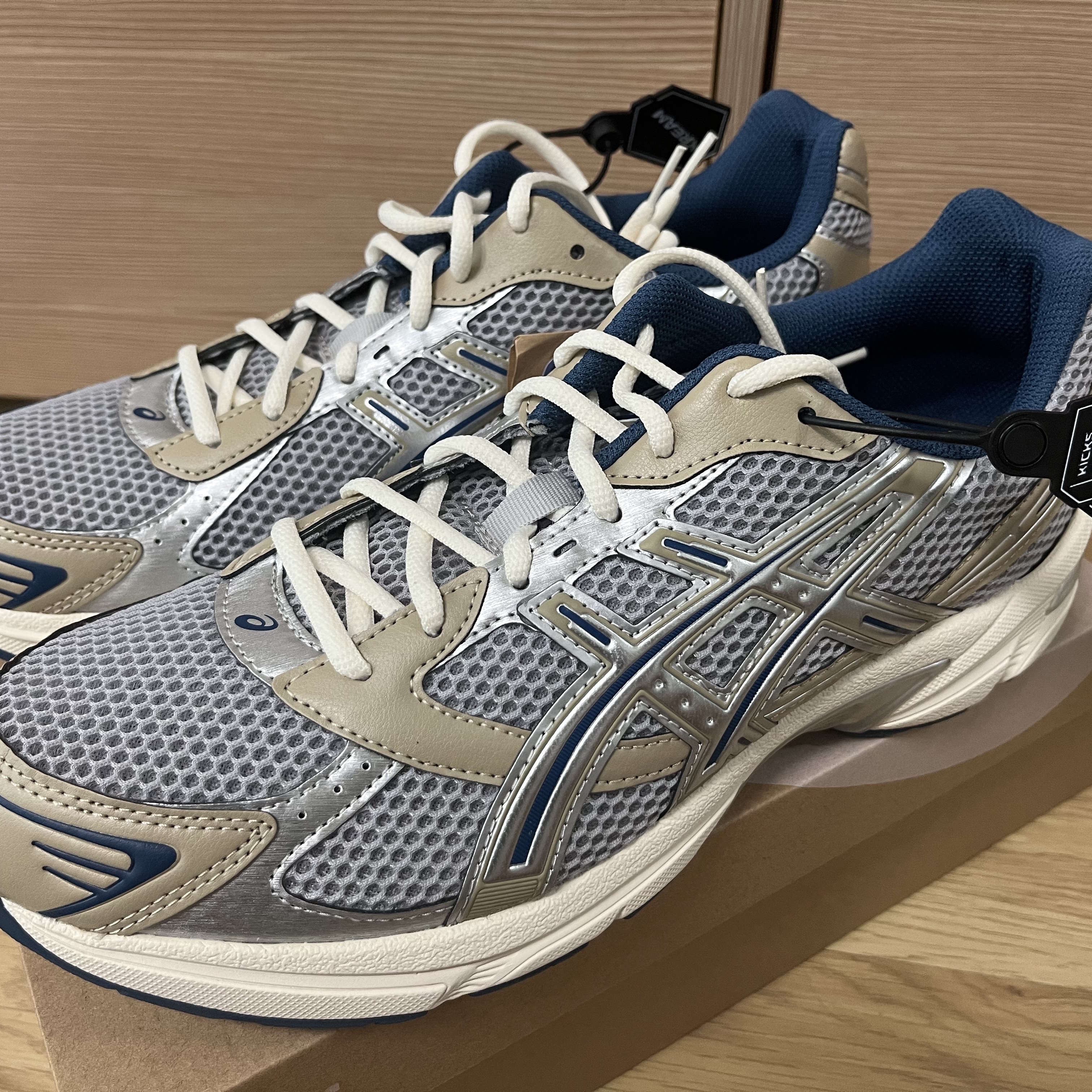 Asics Gel-1130 Oyster Grey Pure Silver 착용 스타일