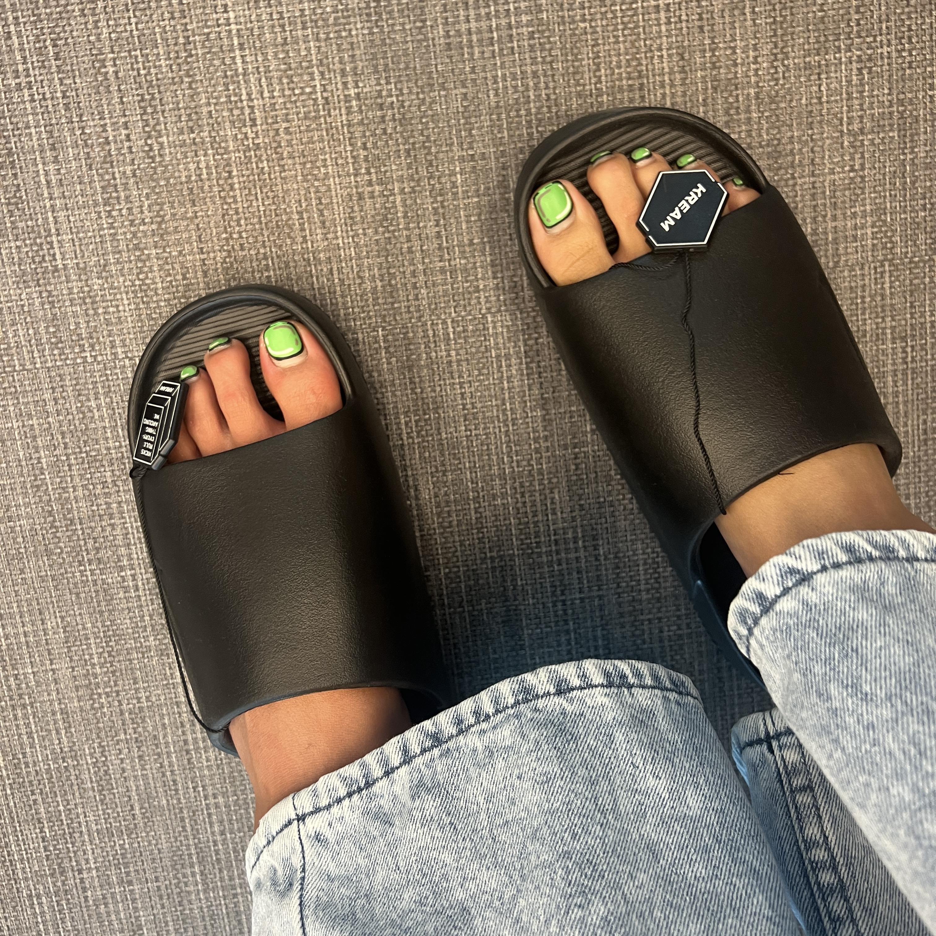 Nike Calm Slide Black 착용 스타일 - 2