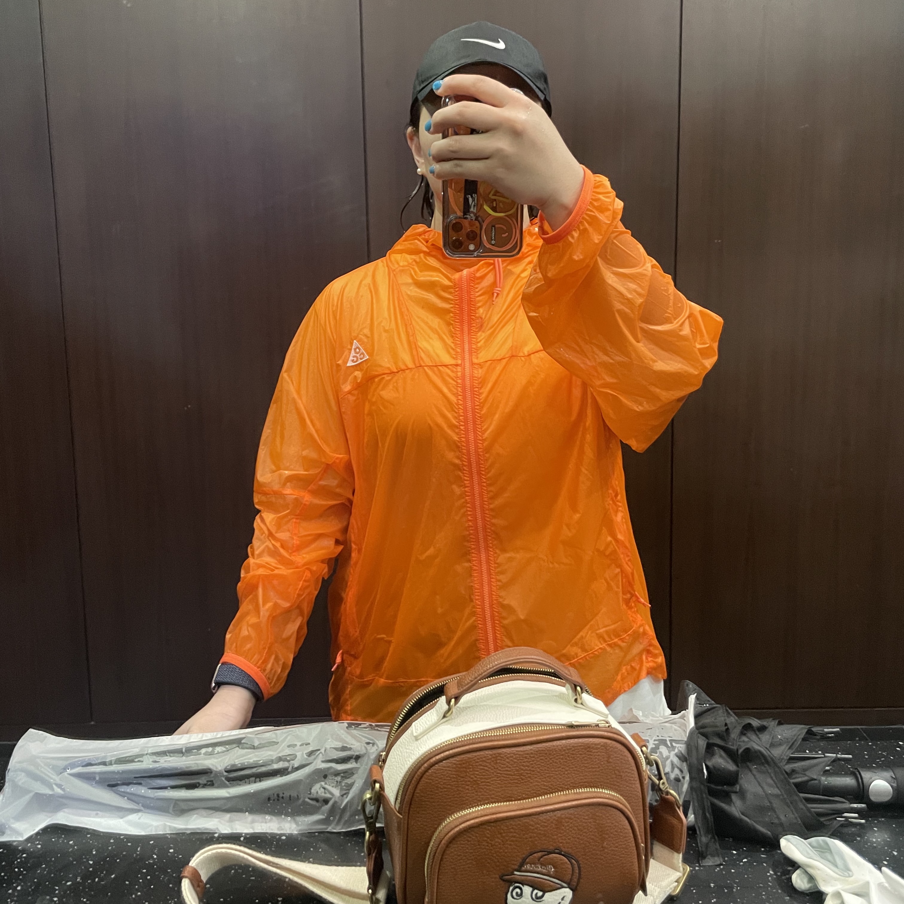 Nike ACG Windproof Cinder Cone Jacket Bright Mandarin - Asia 착용 스타일
