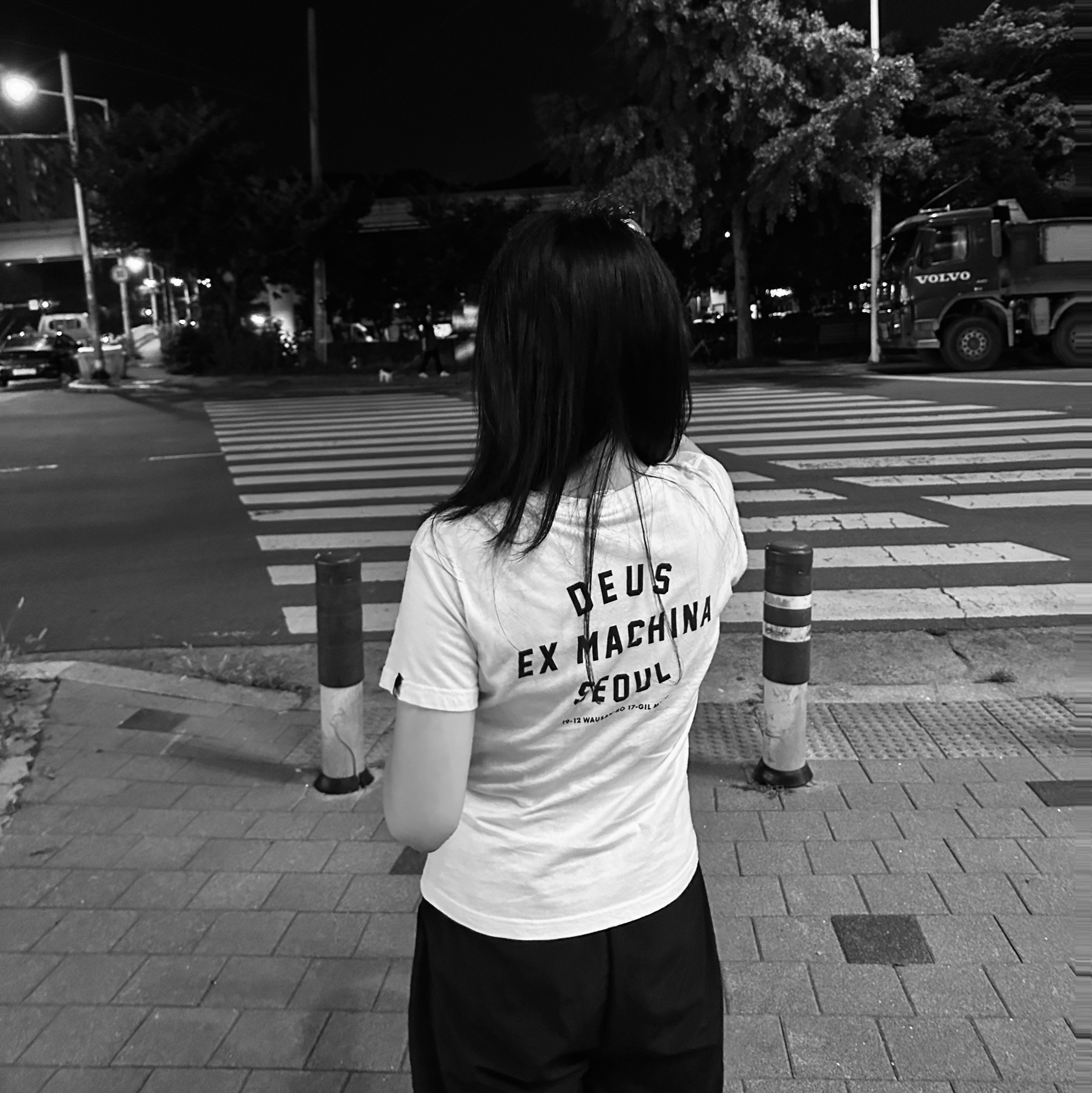 (Kids) Deus Ex Machina College Seoul T-Shirt White 착용 스타일 - 1