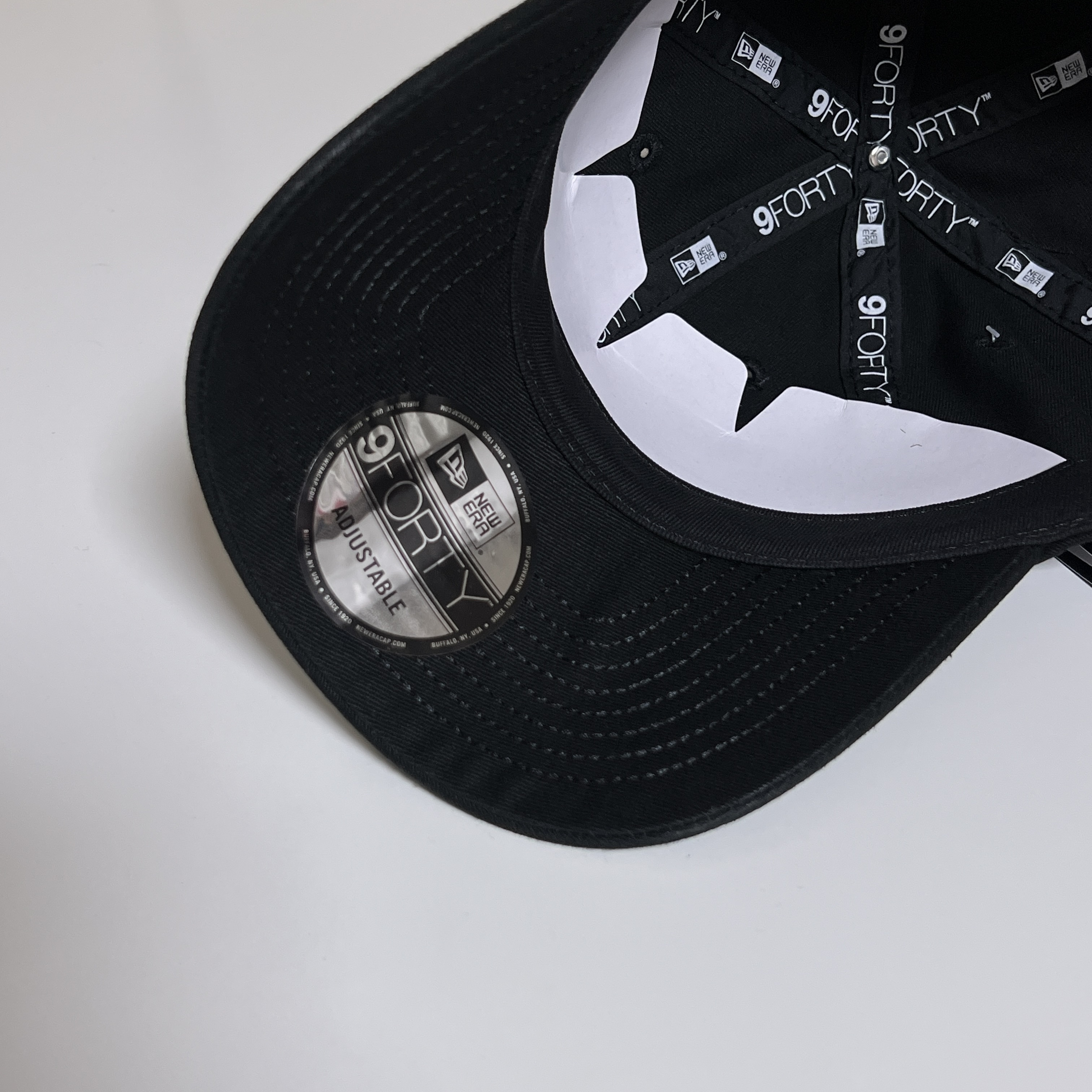 Darkr8m Studio x New Era Unstructured Ball Cap Black 착용 스타일 - 5