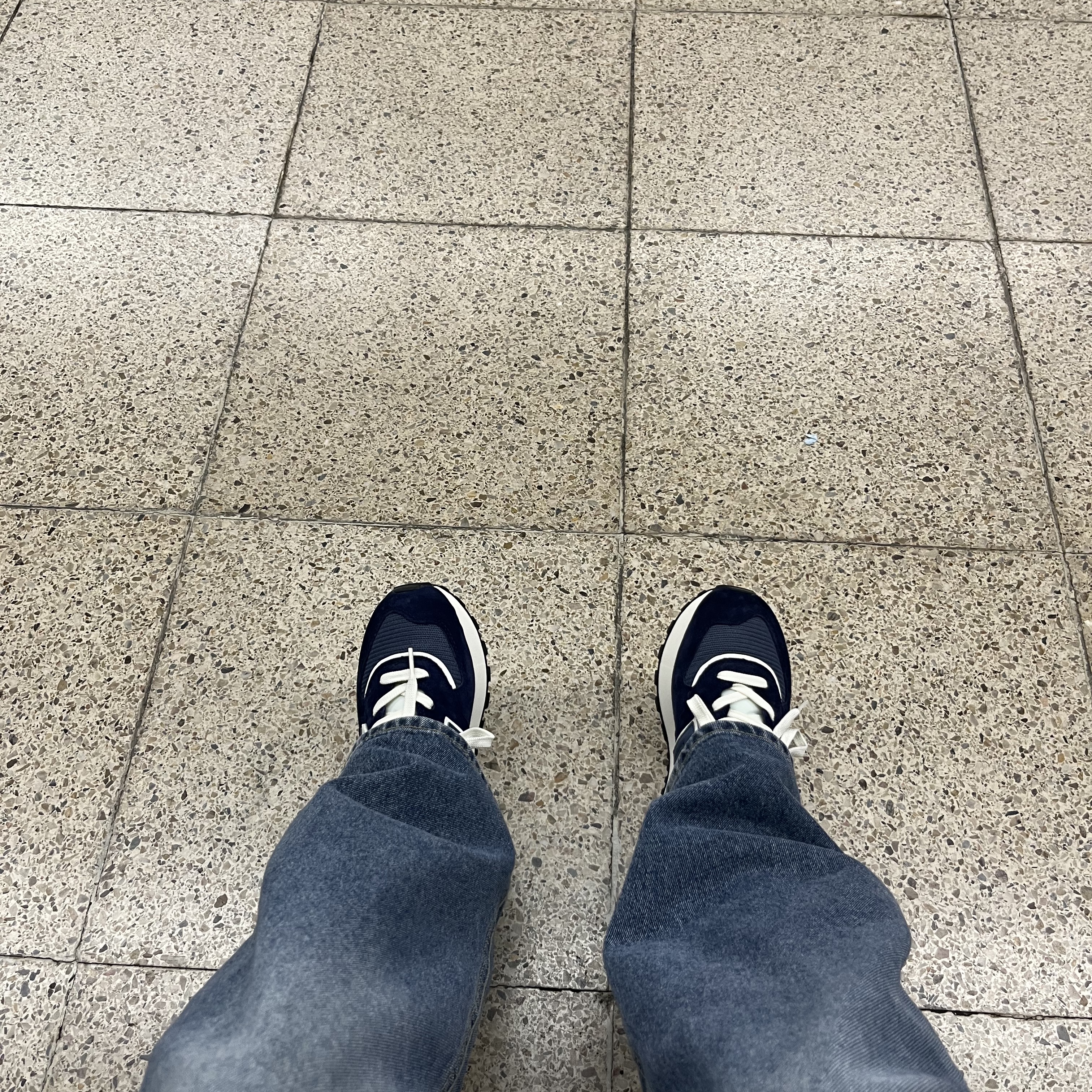 New Balance 574 Legacy Navy 착용 스타일 - 1