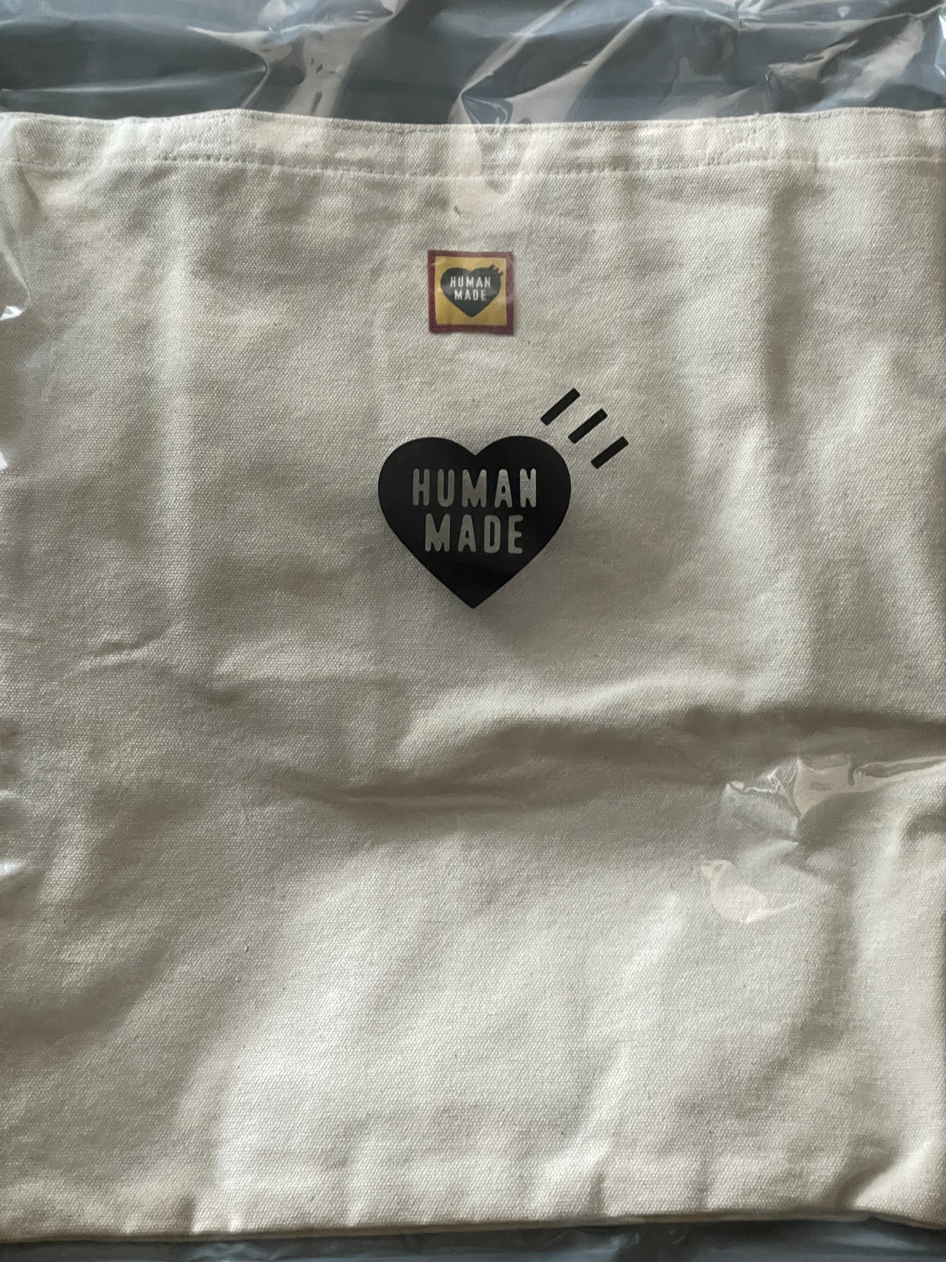 Human Made x END. Sushi Tote Bag White 착용 스타일 - 3