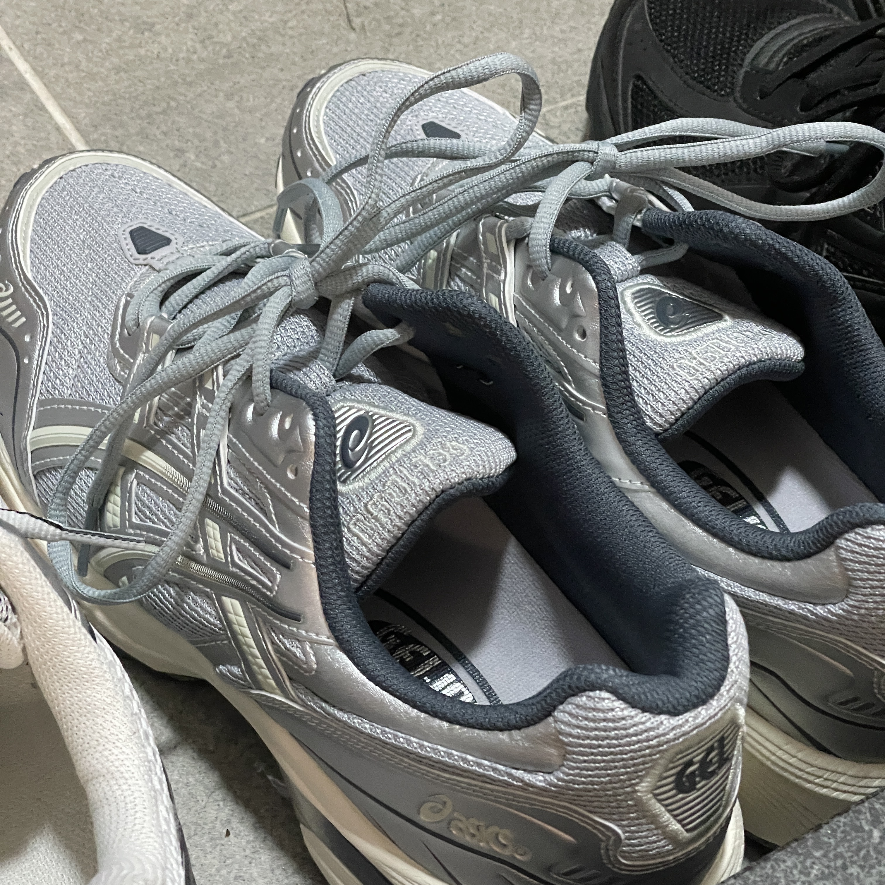 Asics Gel-1090 Piedmont Grey, Asics GT-2160 White Pure Silver 착용 스타일 - 1