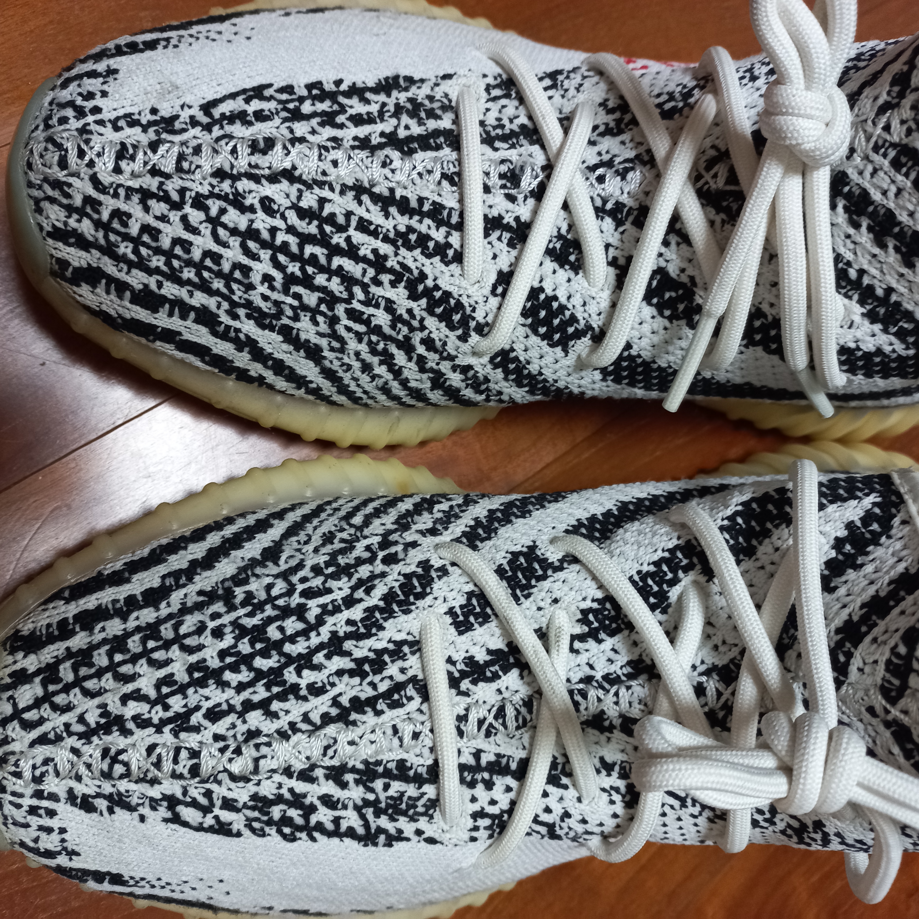 Adidas Yeezy Boost 350 V2 Zebra 2022/2023 착용 스타일