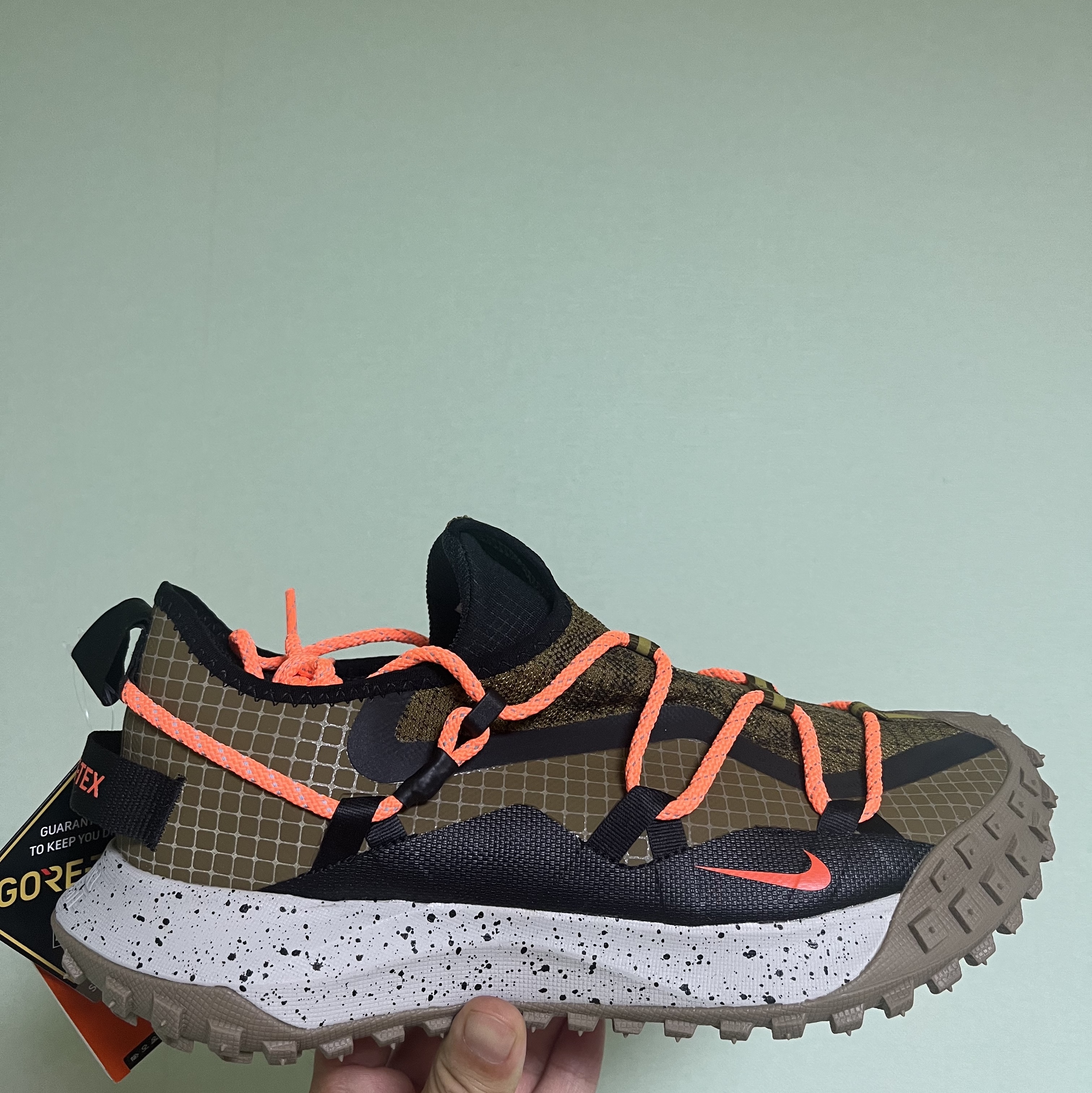 Nike ACG Mountain Fly Low Gore-Tex SE Hazel Rush 착용 스타일 - 1