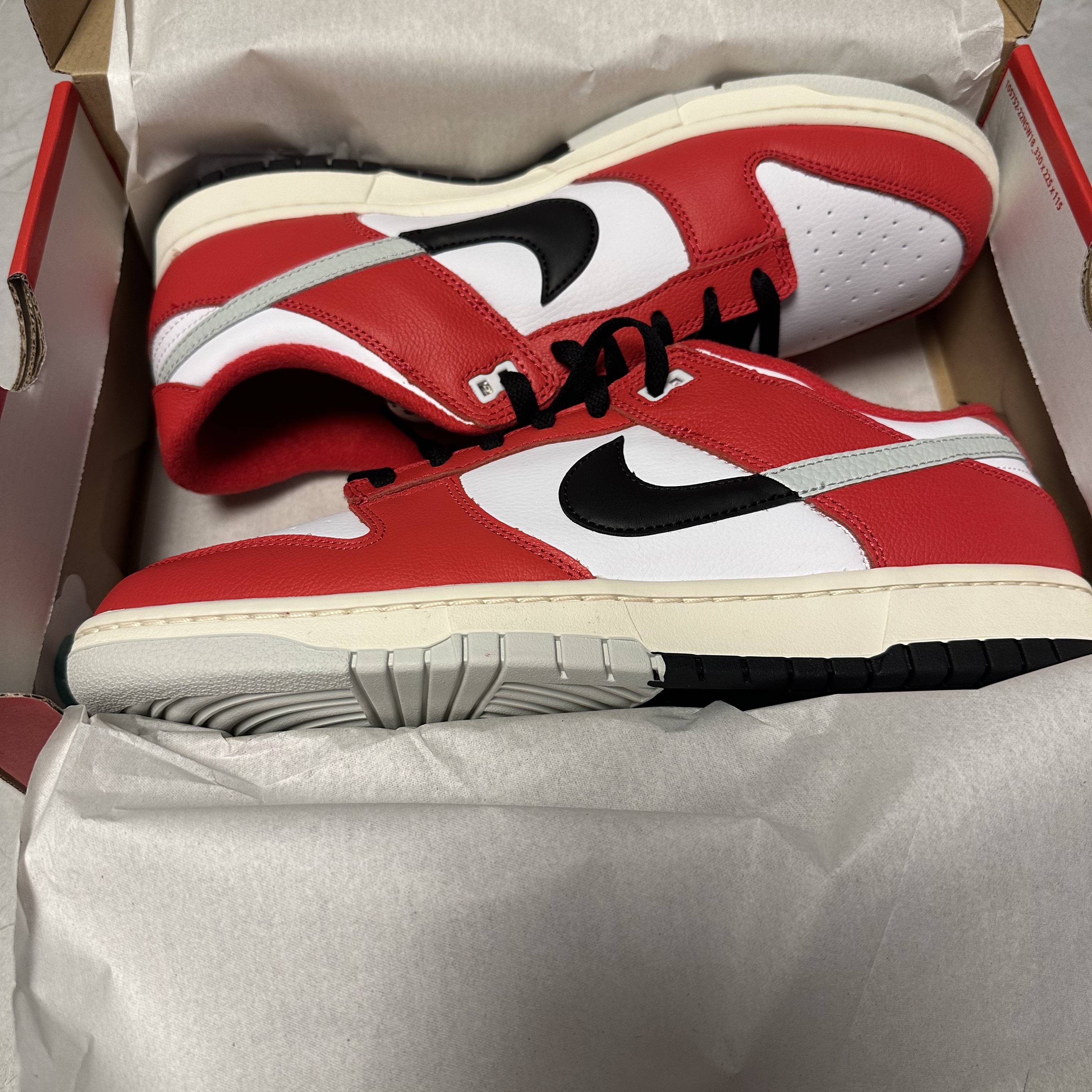 Nike Dunk Low Retro PRM University Red Black 착용 스타일 - 1