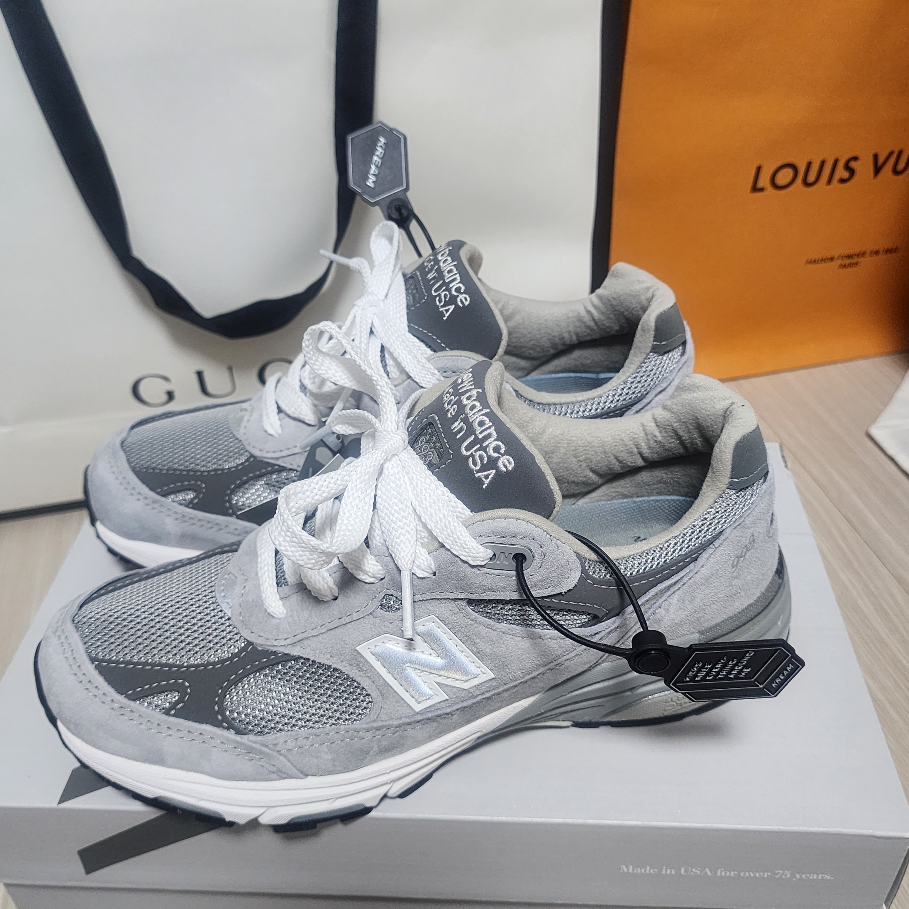 (W) New Balance 993 Made in USA Grey - B Standard 착용 스타일 - 2