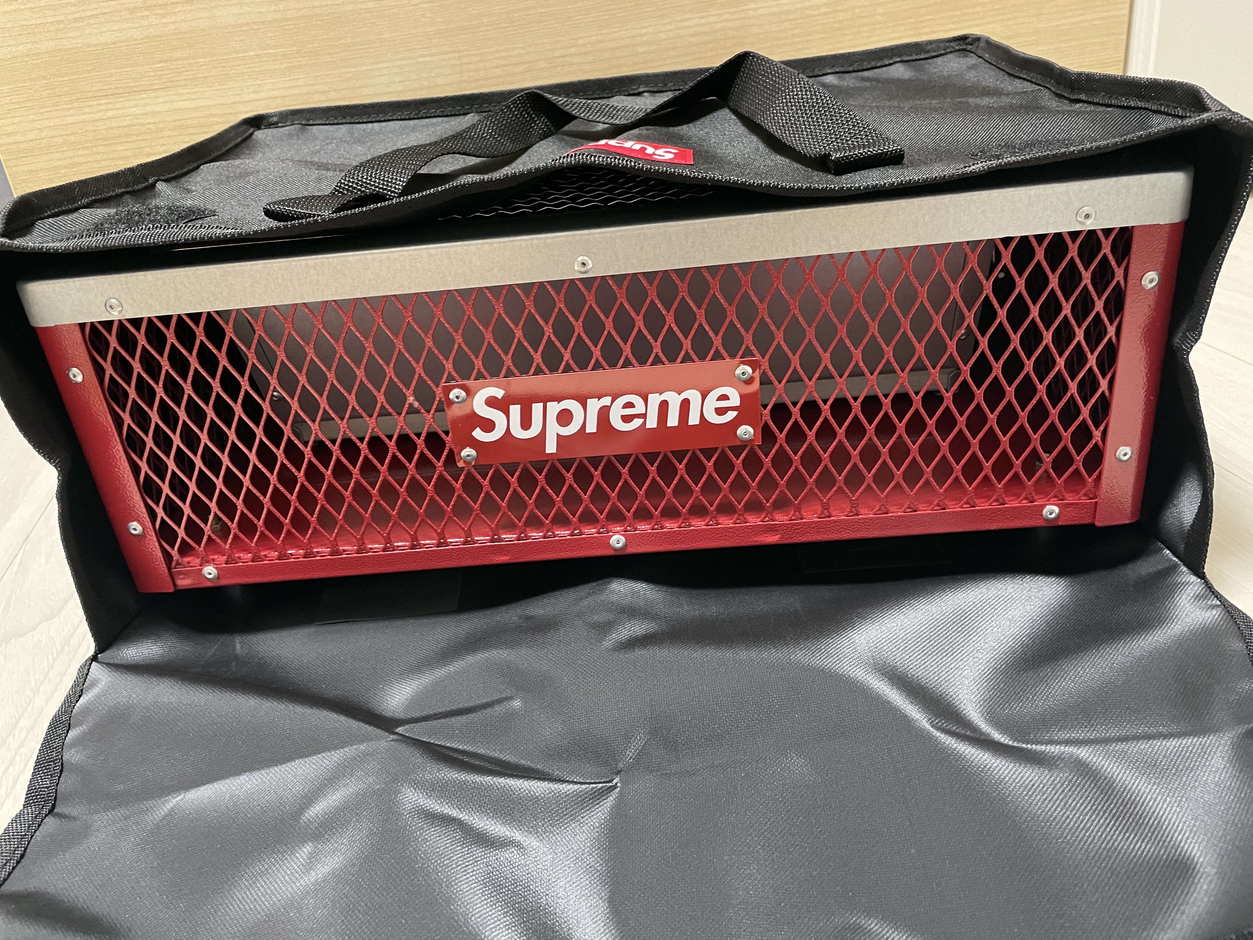 Supreme x Coleman Charcoal Grill Red - 23SS 착용 스타일 - 3