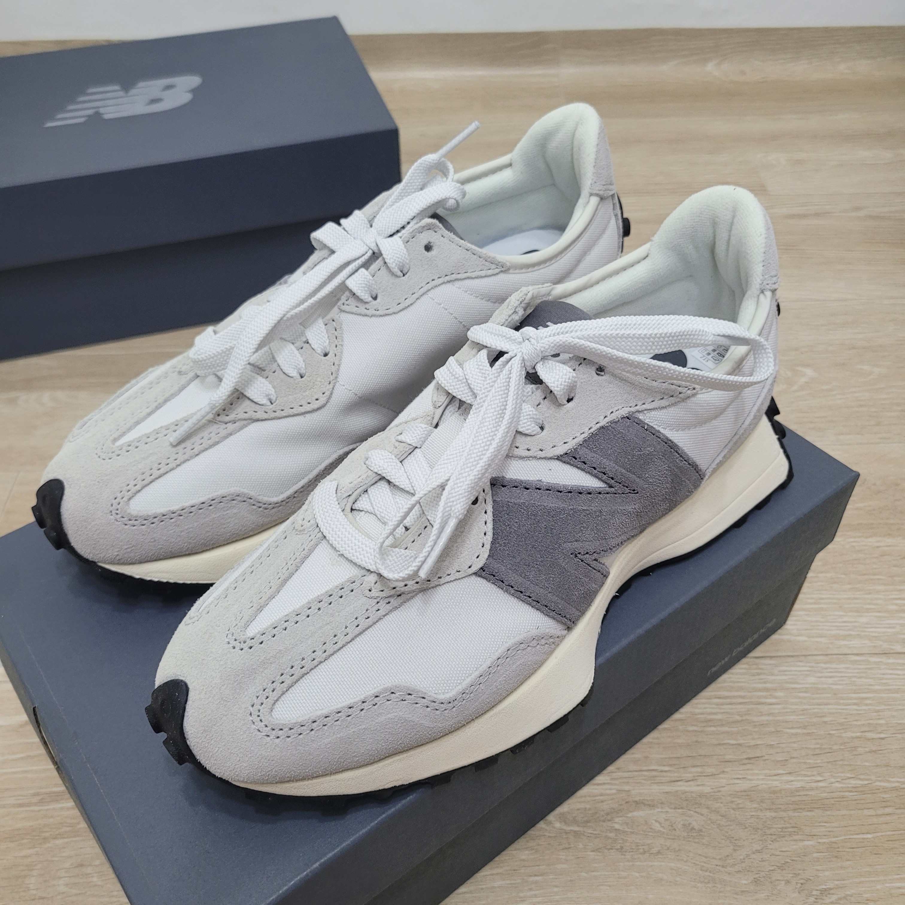 New Balance 327 Nimbus Cloud Rain Cloud 착용 스타일 - 1