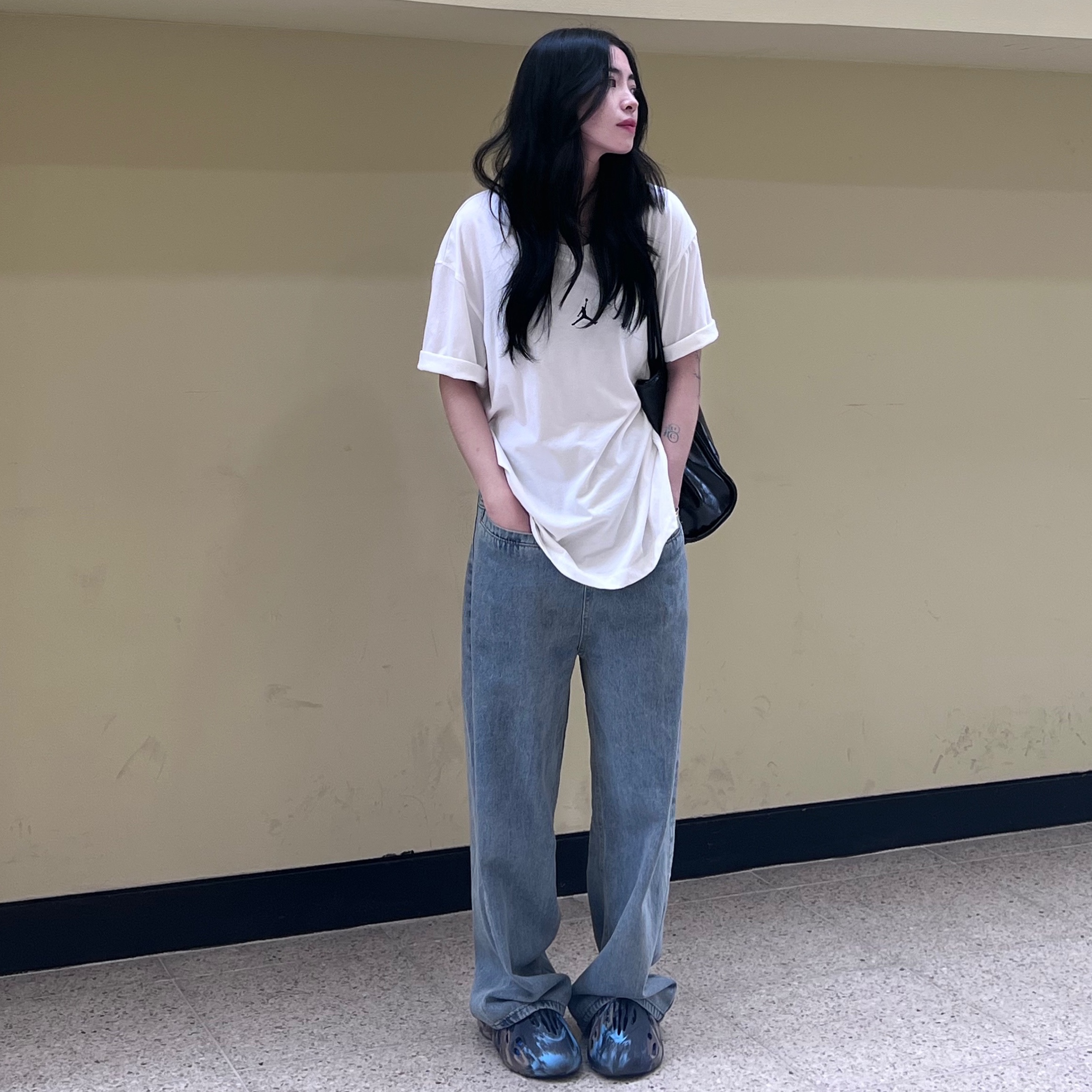 Adidas Yeezy Foam RNNR MX Cinder 착용 스타일