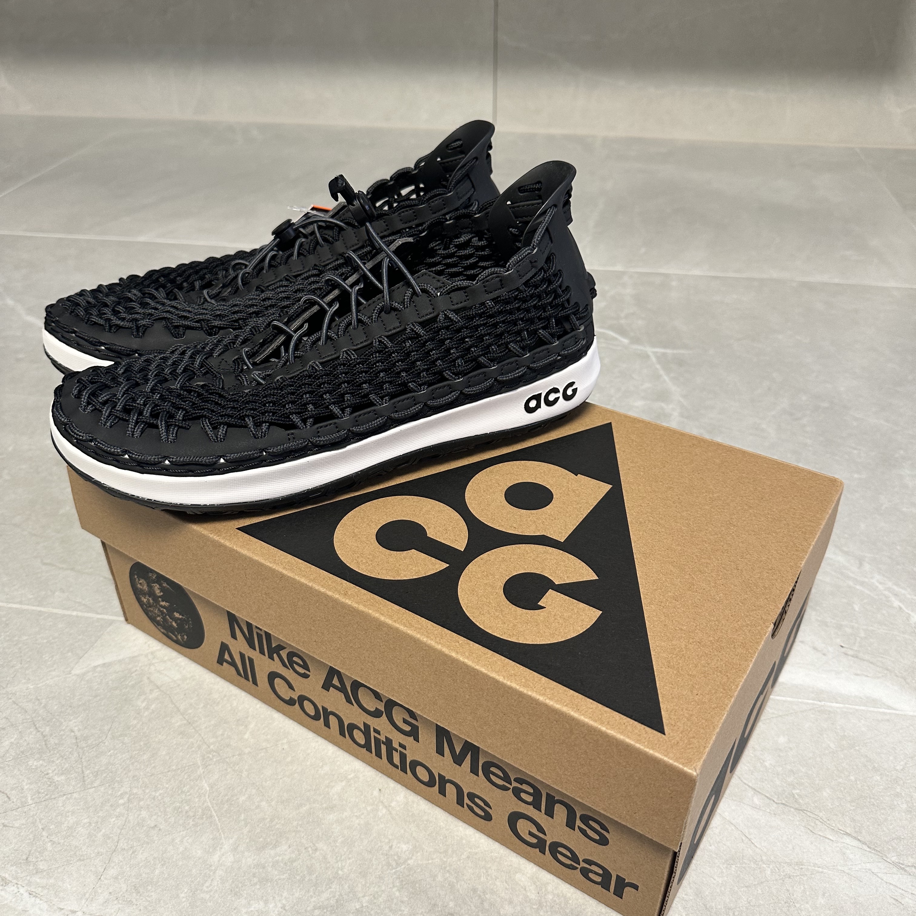 Nike ACG Watercat+ Black Summit White 착용 스타일