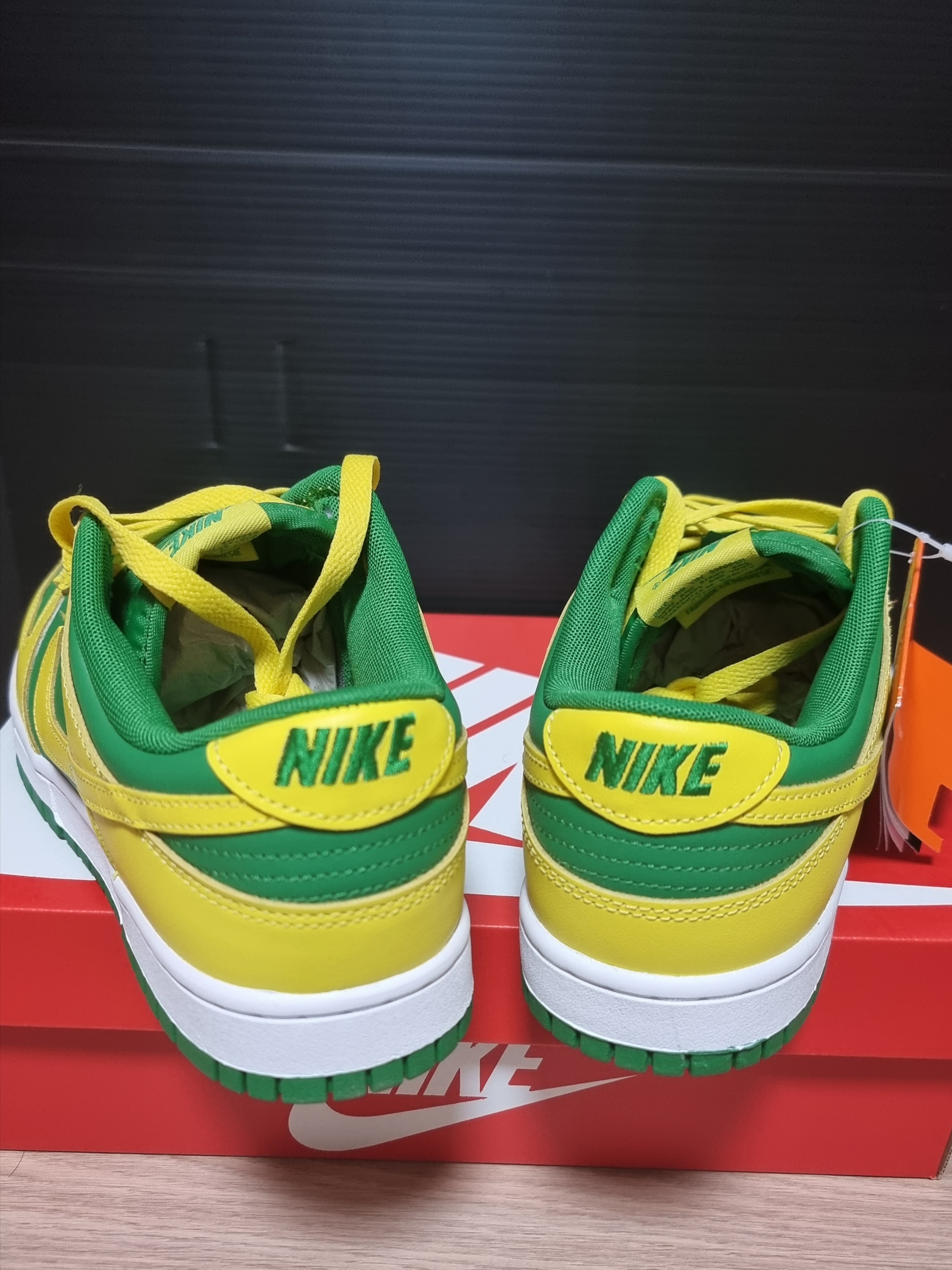 Nike Dunk Low Apple Green and Yellow Strike 착용 스타일 - 3
