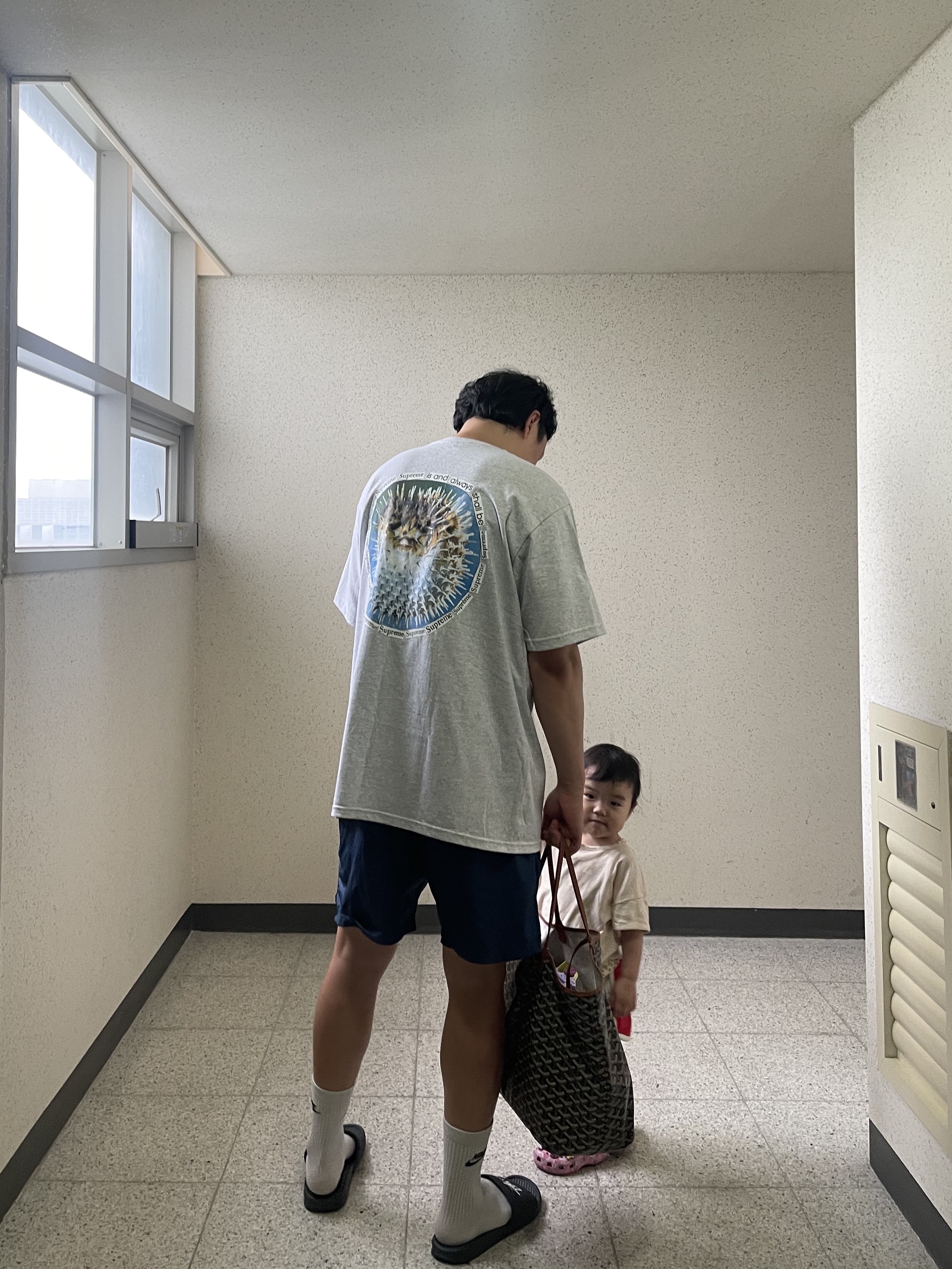IAB Studio Woven Shorts Navy - The Hyundai Seoul Exclusive, Supreme Blowfish T-Shirt Ash Grey - 23SS 착용 스타일 - 2