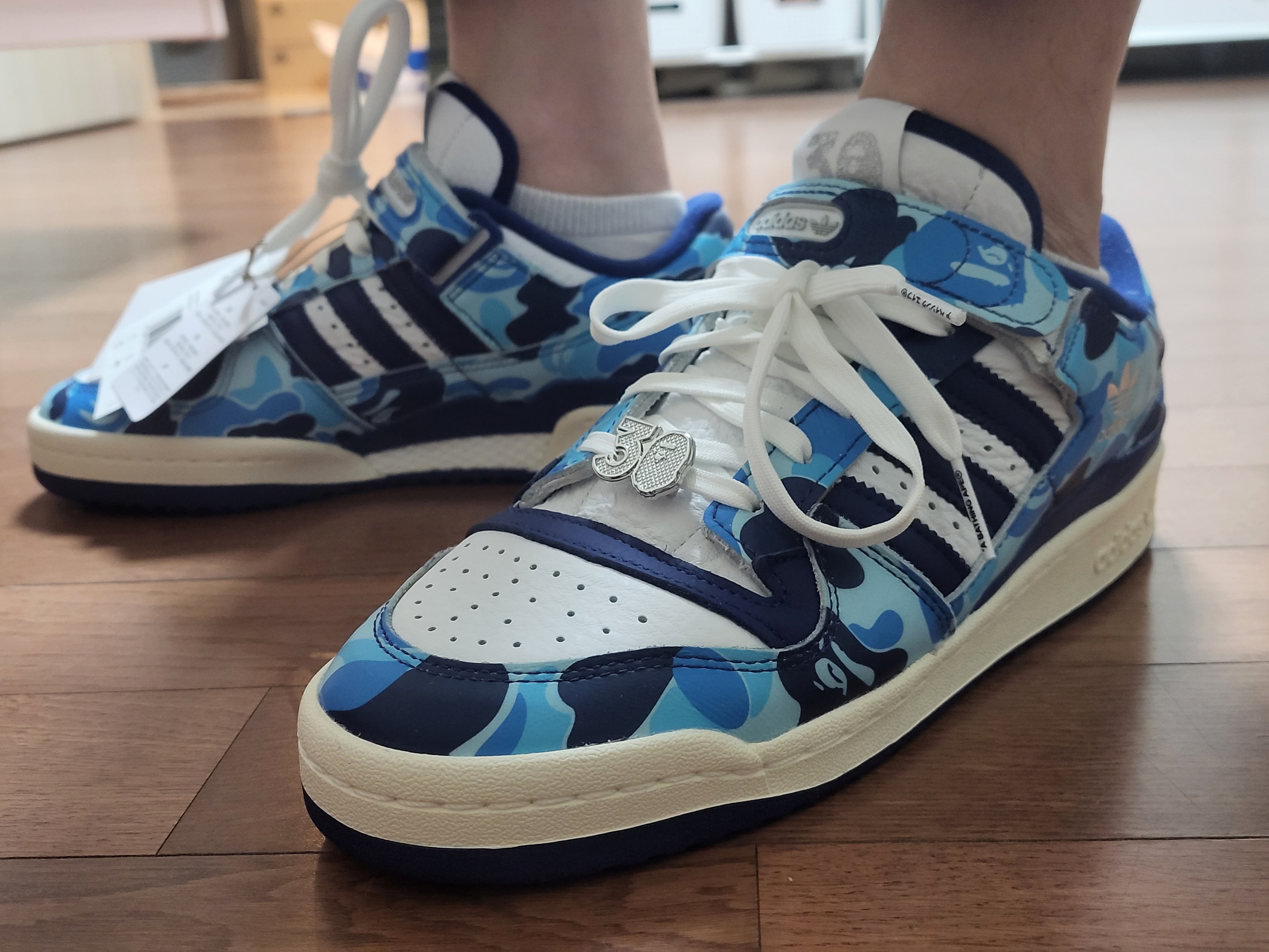 Adidas x BAPE Forum 84 Low Blue Camo 착용 스타일 - 1