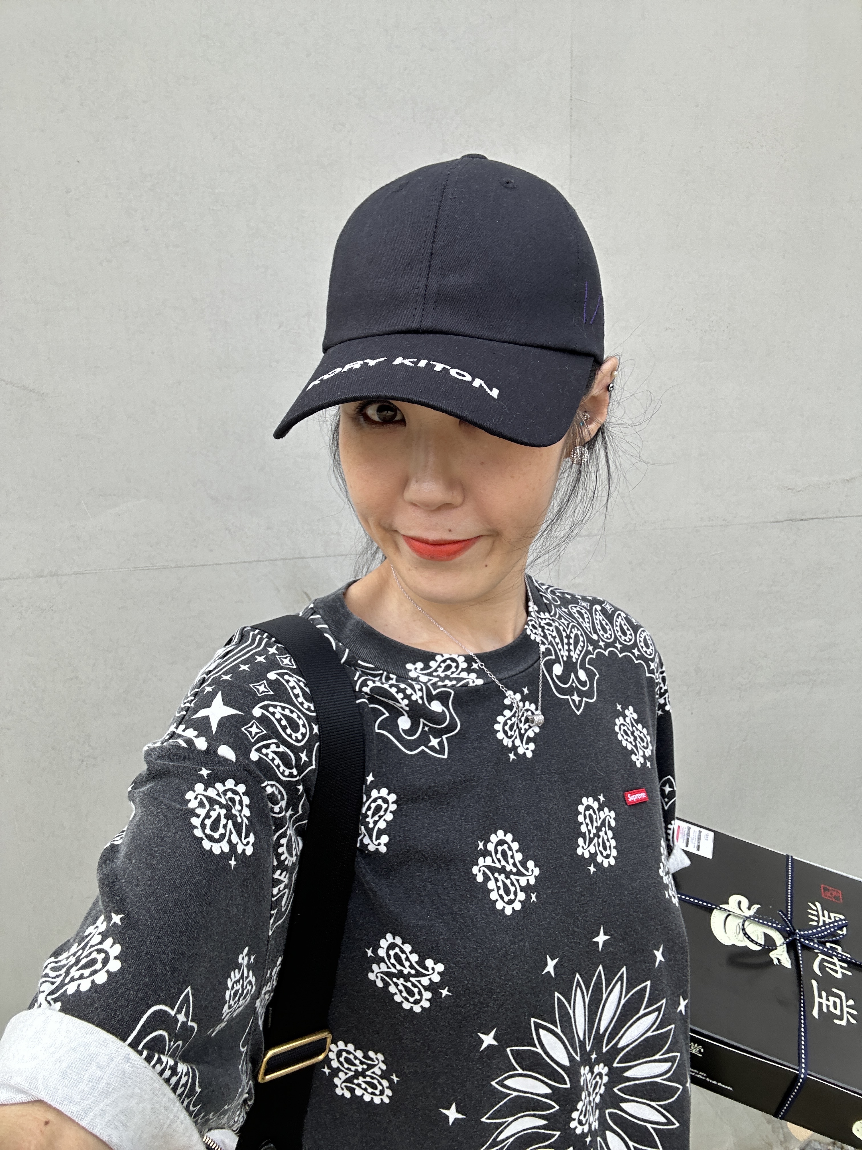 Supreme Small Box T-Shirt Black Bandana - 21SS, Nike x Sacai VaporWaffle Black White 착용 스타일 - 3