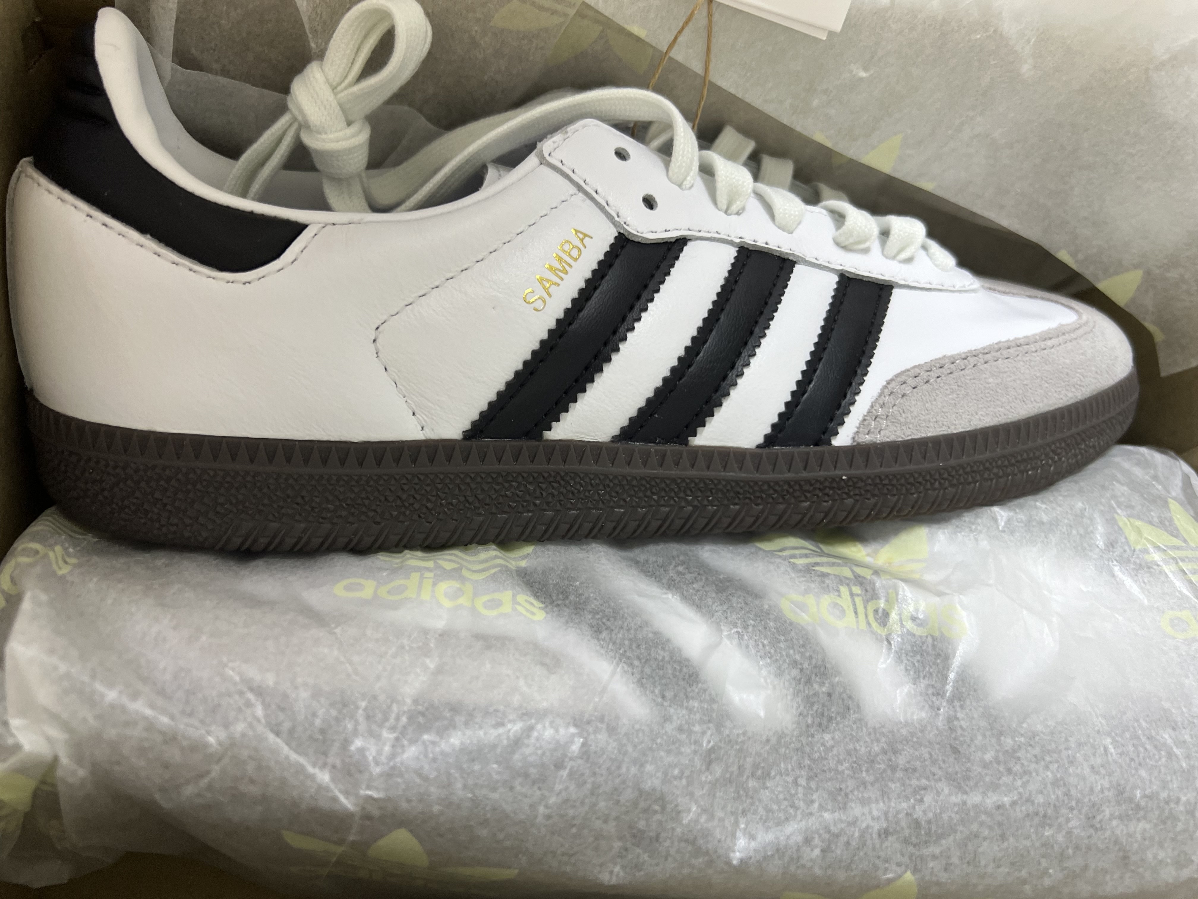 Adidas Samba OG Cloud White, Adidas Samba OG Black White Gum 착용 스타일 - 1