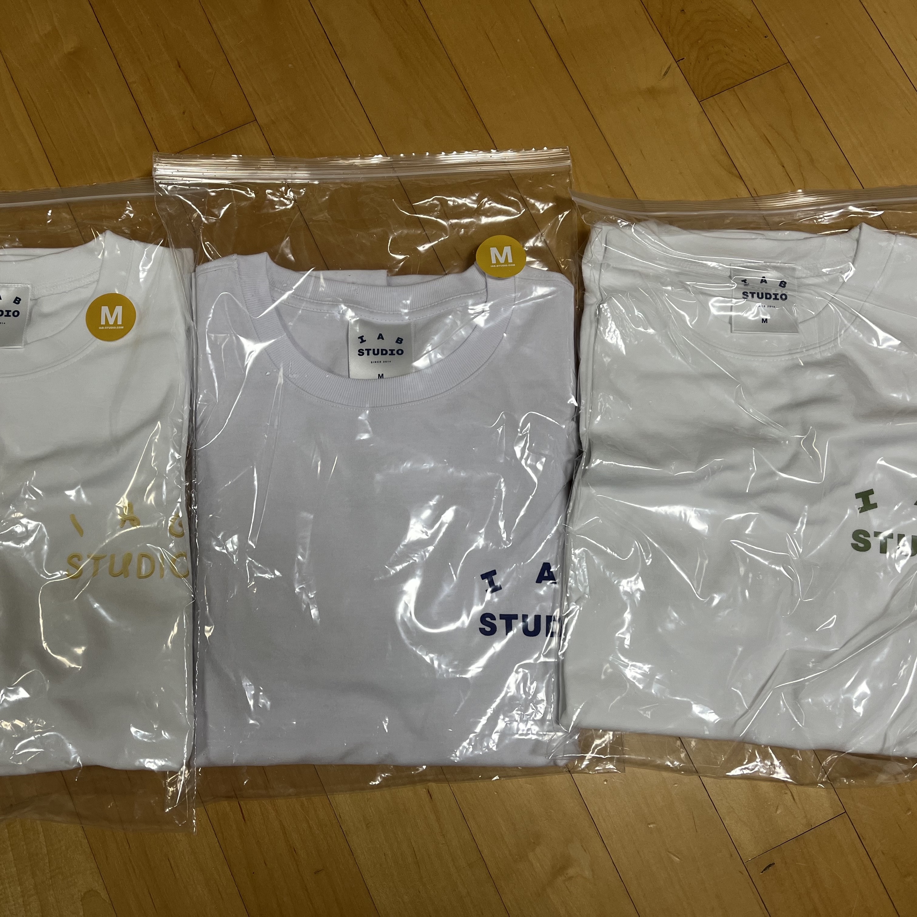 IAB Studio T-Shirt White Light Green, IAB Studio T-Shirt White Navy - 22FW 착용 스타일