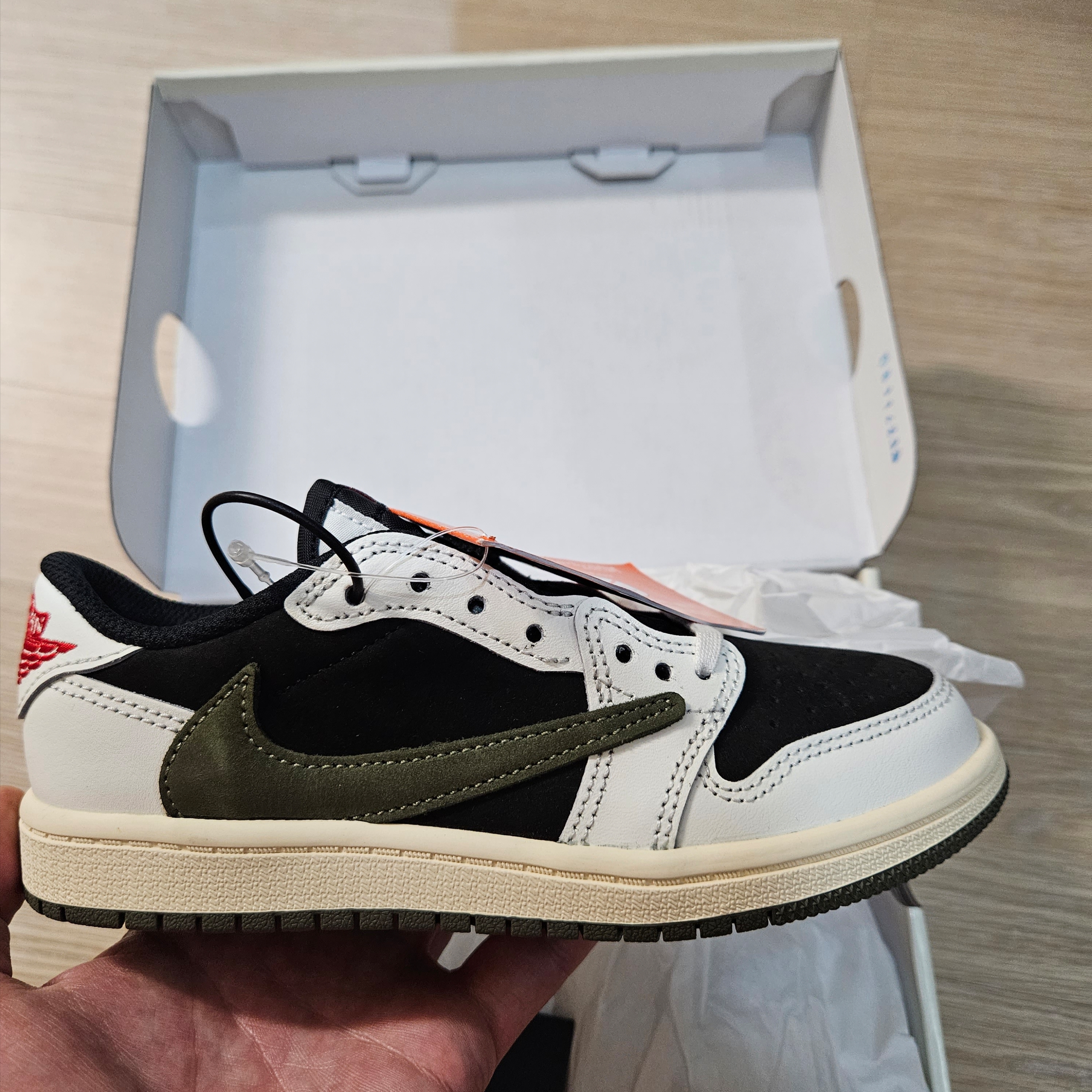 (PS) Jordan 1 x Travis Scott Retro Low OG SP Medium Olive 착용 스타일
