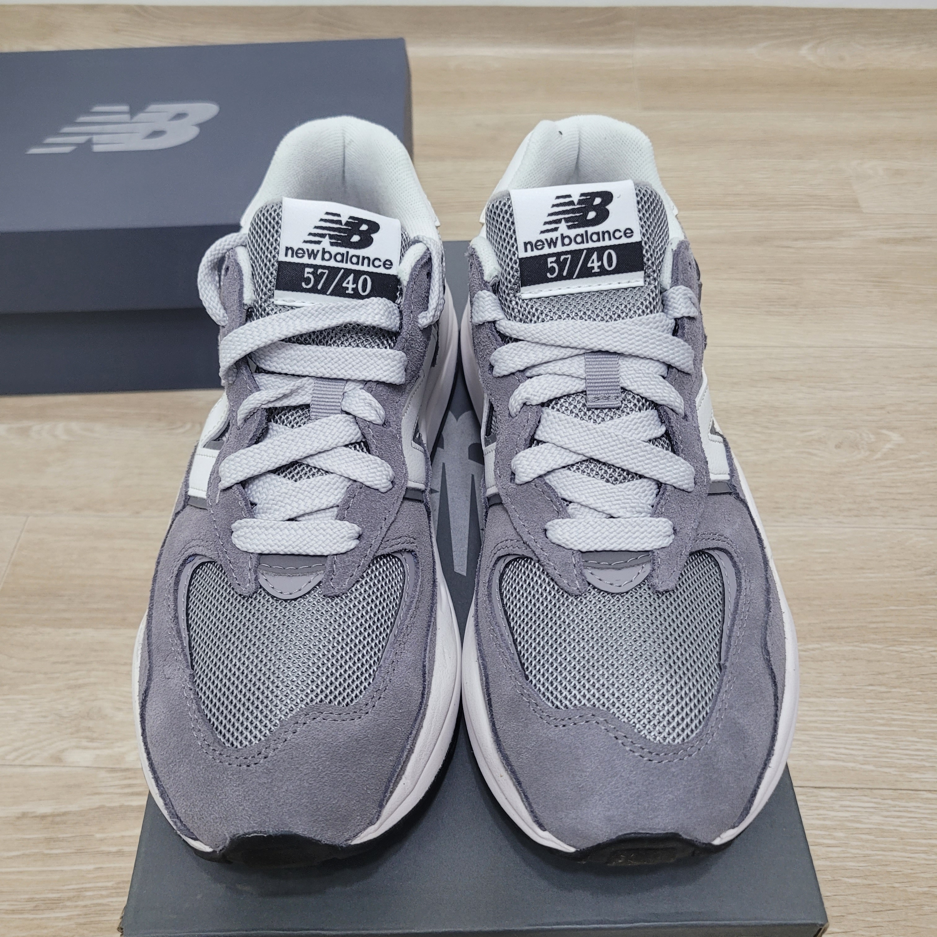 New Balance 5740 Gray 착용 스타일 - 2