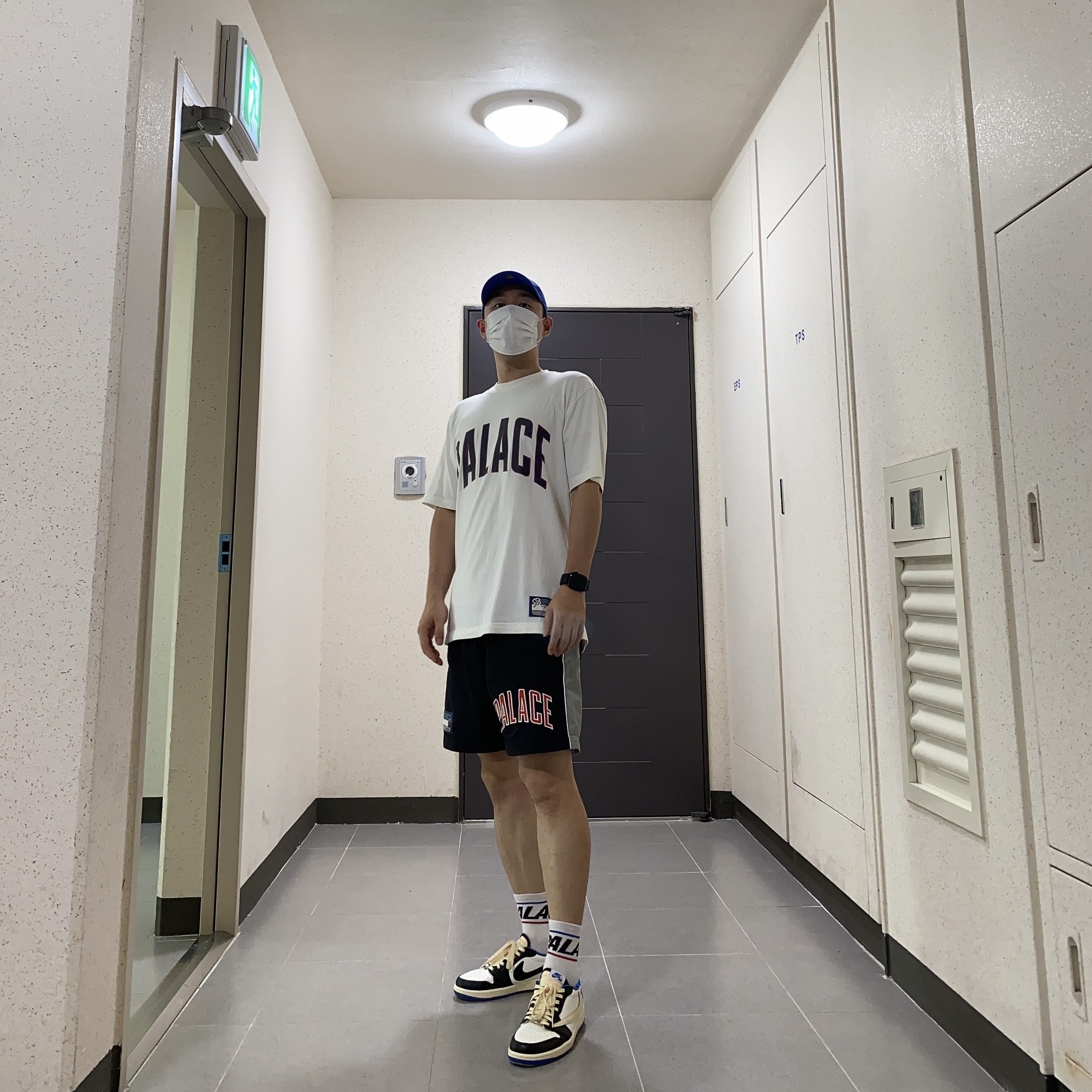 Jordan 1 x Travis Scott x Fragment Retro Low OG SP Military Blue, Palace Basically A Sock White 착용 스타일