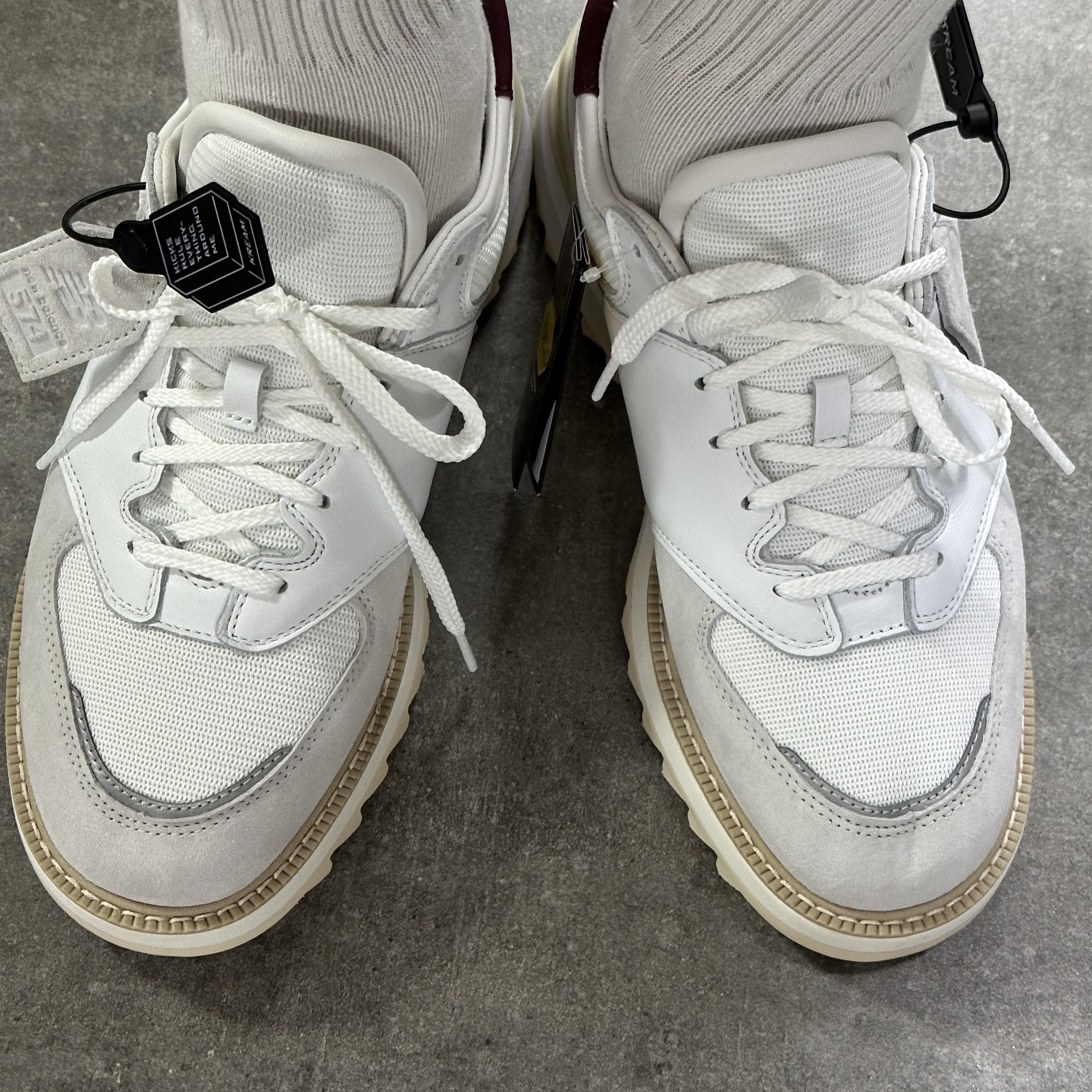 New Balance x Tokyo Design Studio 574 White Burgundy 착용 스타일