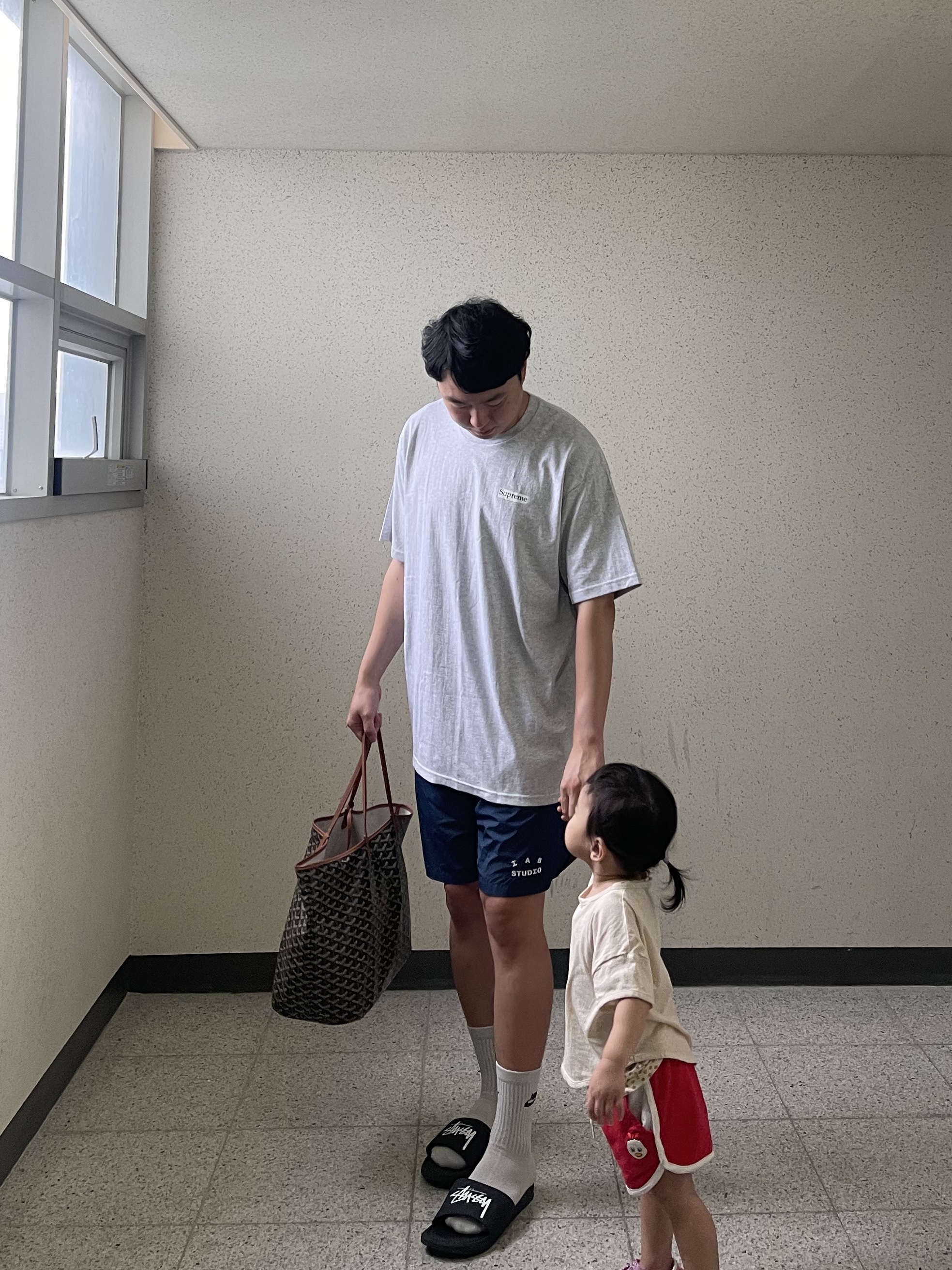 IAB Studio Woven Shorts Navy - The Hyundai Seoul Exclusive, Supreme Blowfish T-Shirt Ash Grey - 23SS 착용 스타일 - 1