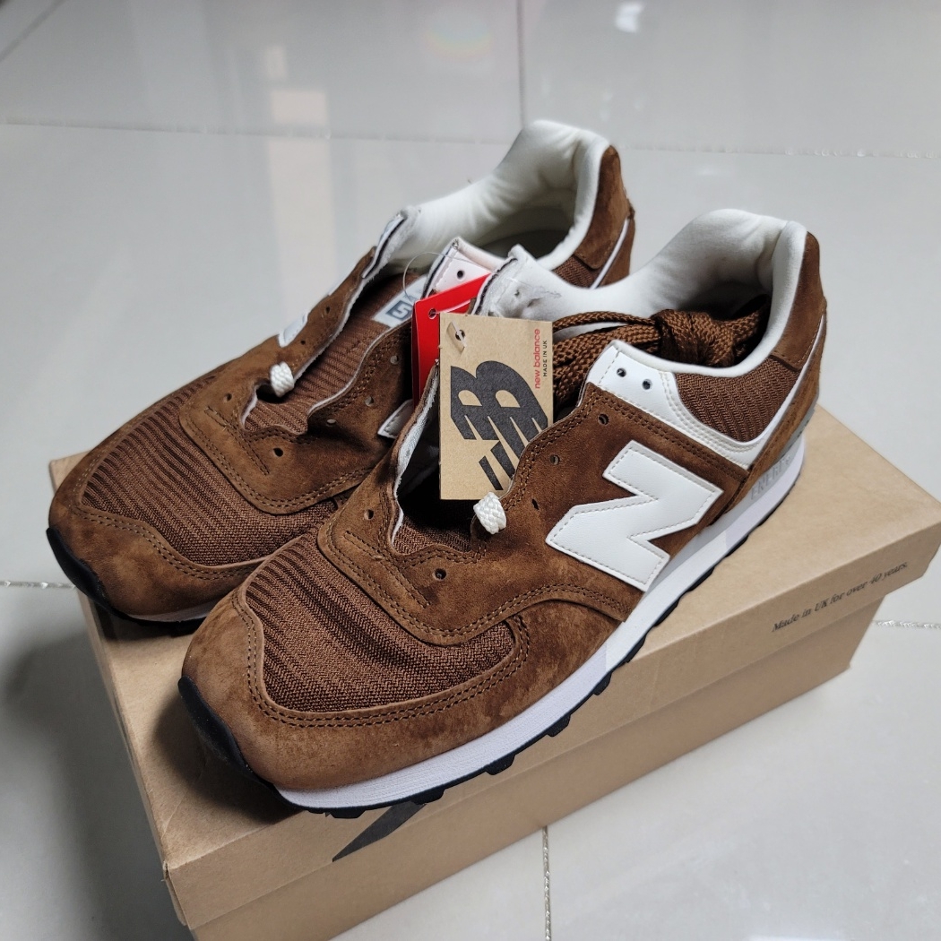New Balance 576 Made in UK Monks Robe Coconut Milk 착용 스타일 - 1