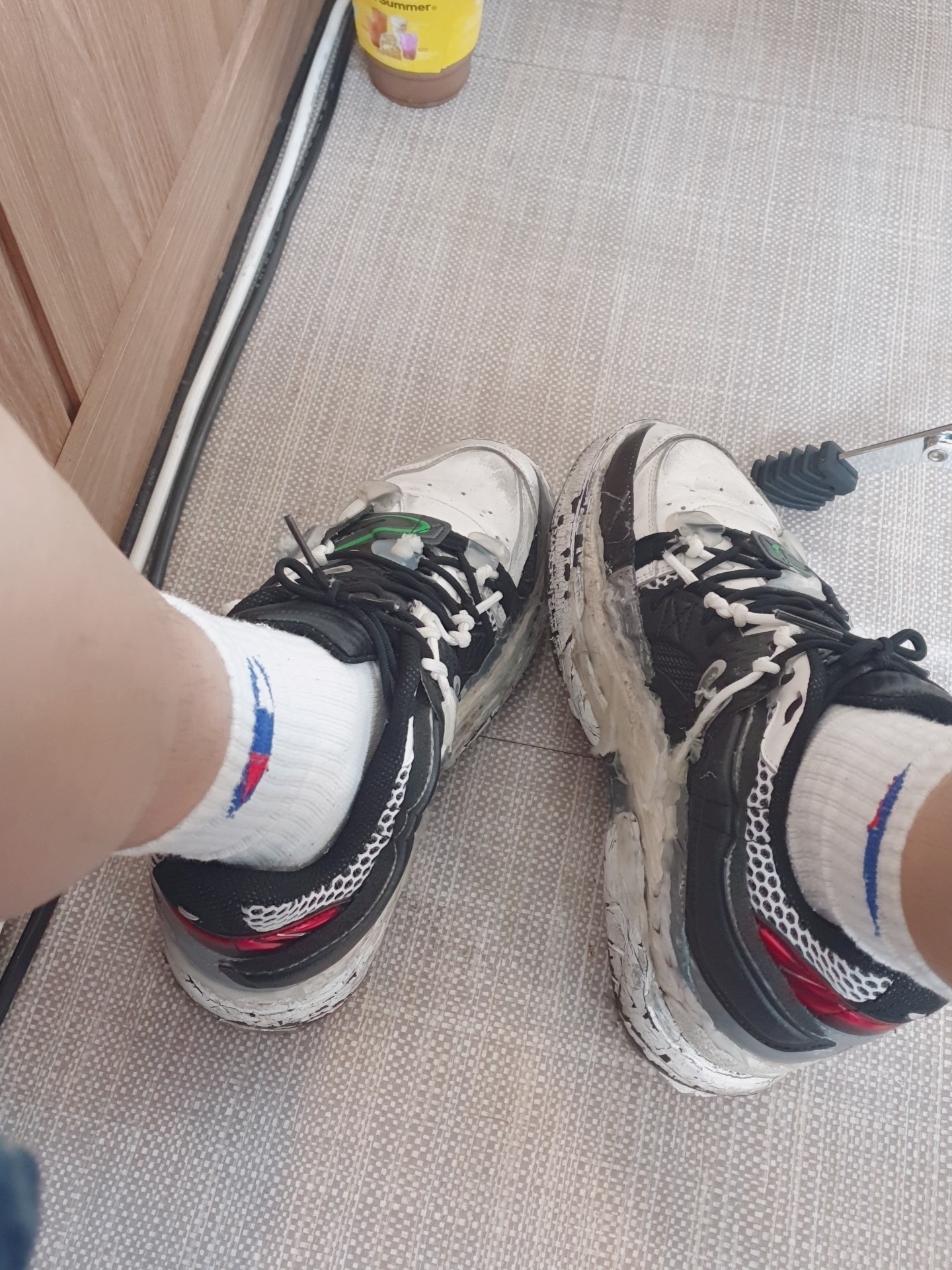 Maison Margiela Fusion Low Top Sneakers Black White Red 착용 스타일