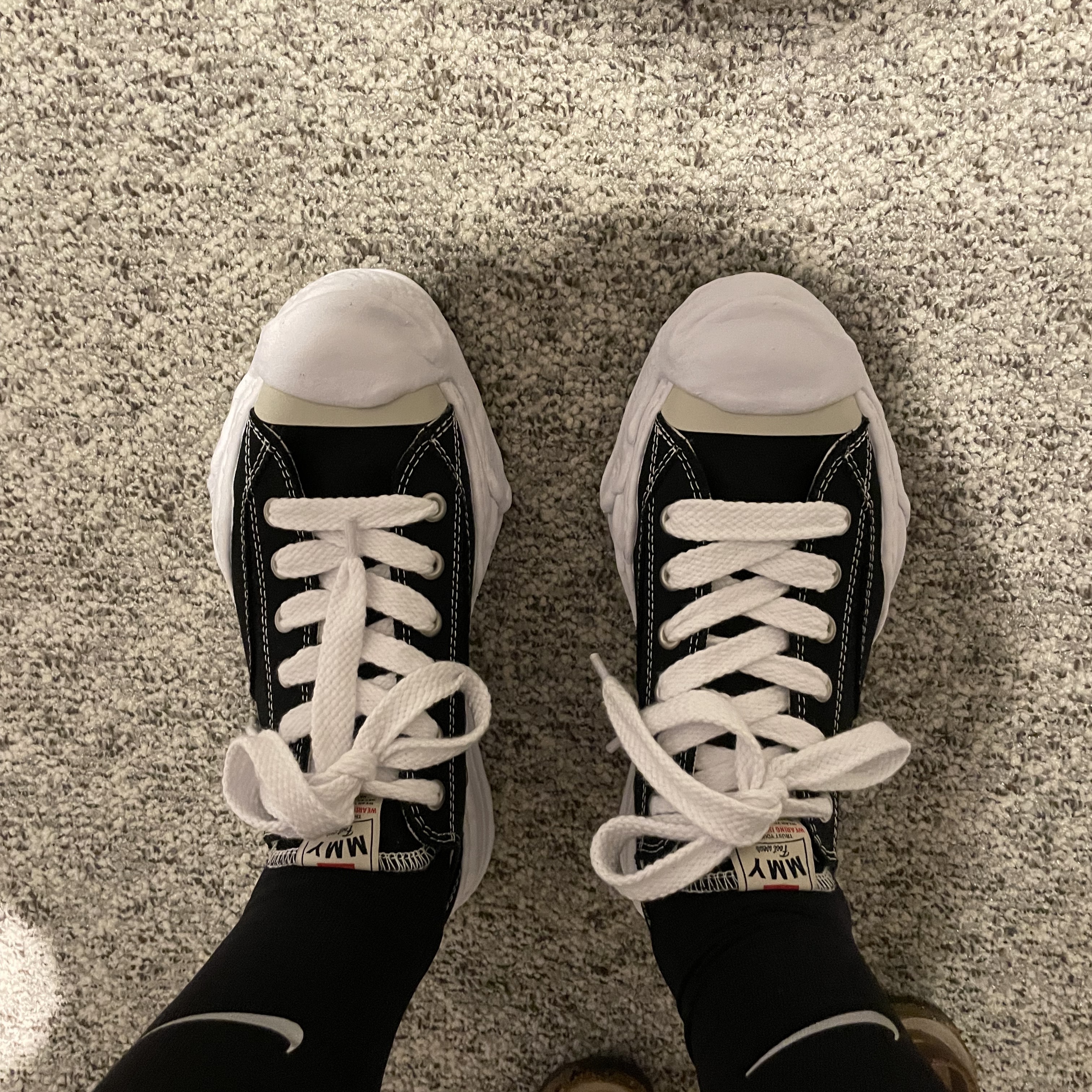 Maison Mihara Yasuhiro Hank OG Sole Canvas Low-top Sneakers Black 착용 스타일 - 1