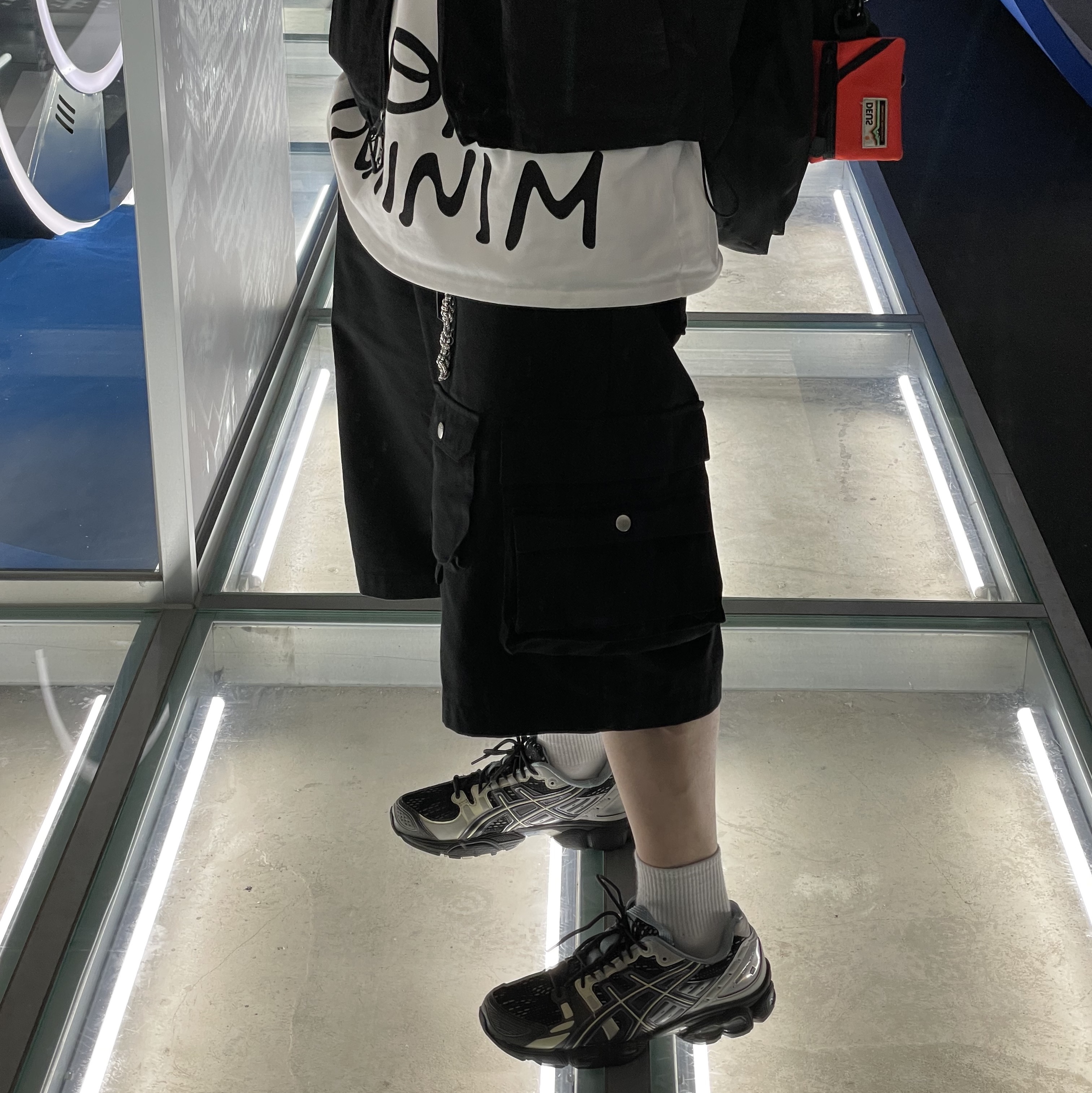 Asics UB5-S Gel-Nimbus 9 Black Gunmetal 착용 스타일 - 4