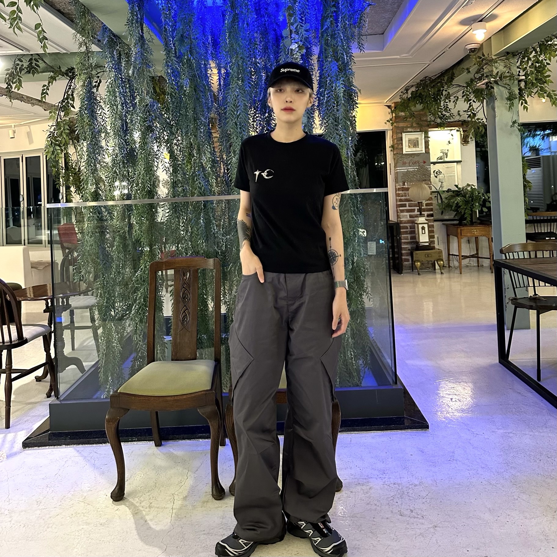 Supreme Washed Chino Twill Camp Cap Black, Salomon XT-6 Gore-Tex Black Ebony 착용 스타일 - 2
