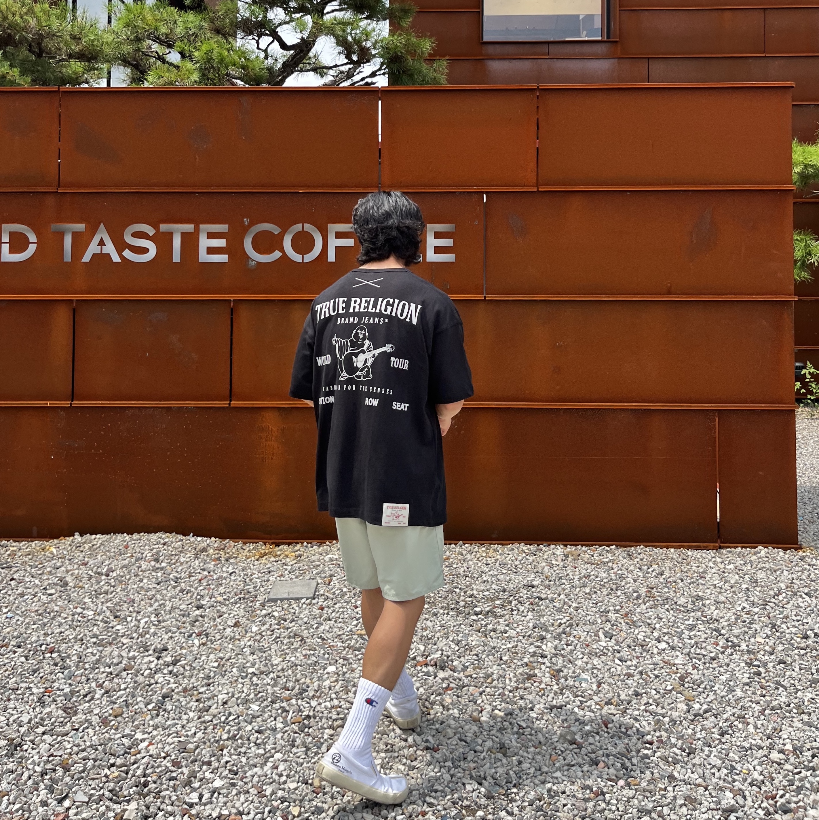 True Religion Origin Logo T-Shirt Black 착용 스타일
