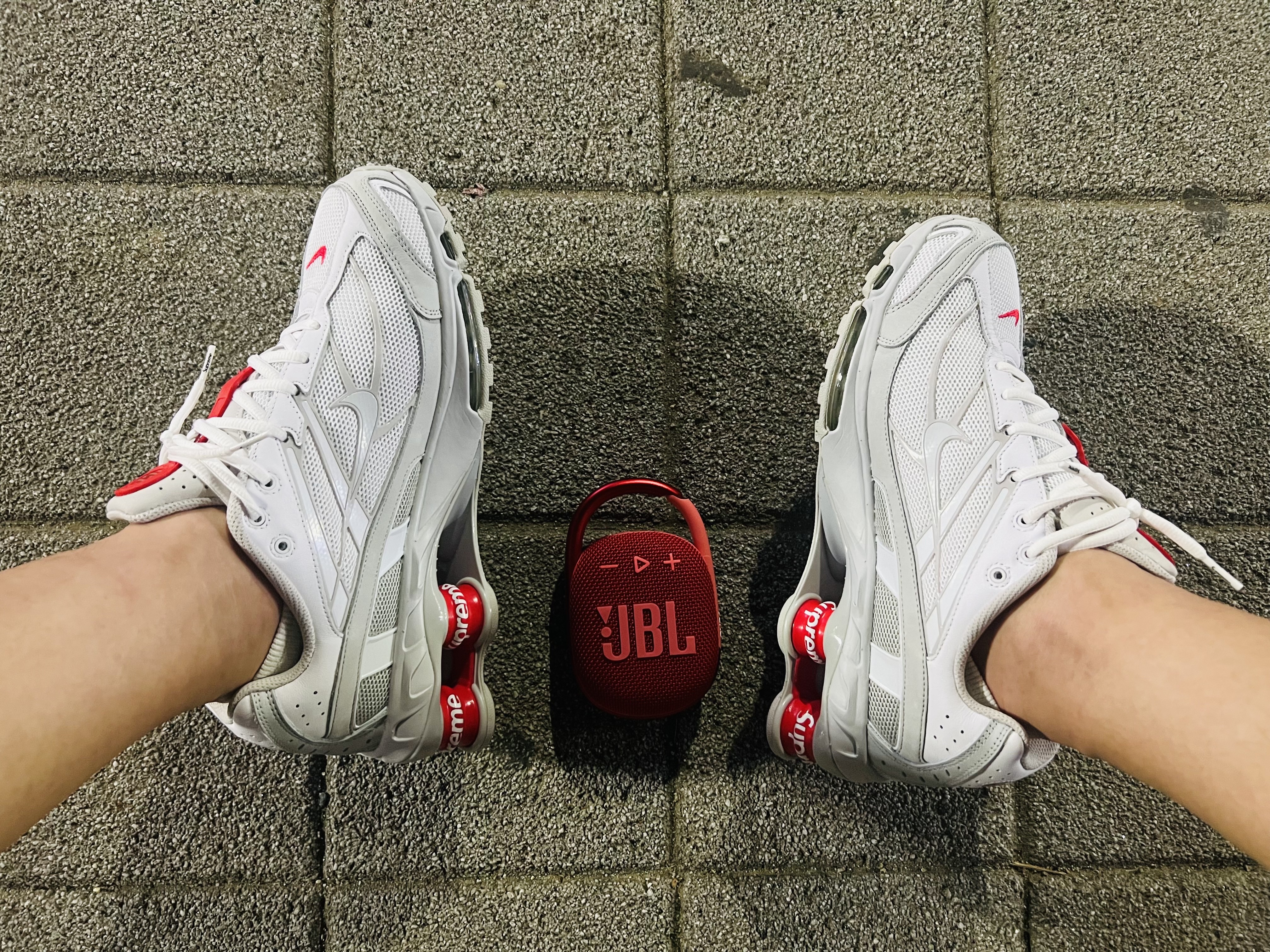 Nike x Supreme Shox Ride 2 SP White 착용 스타일 - 2