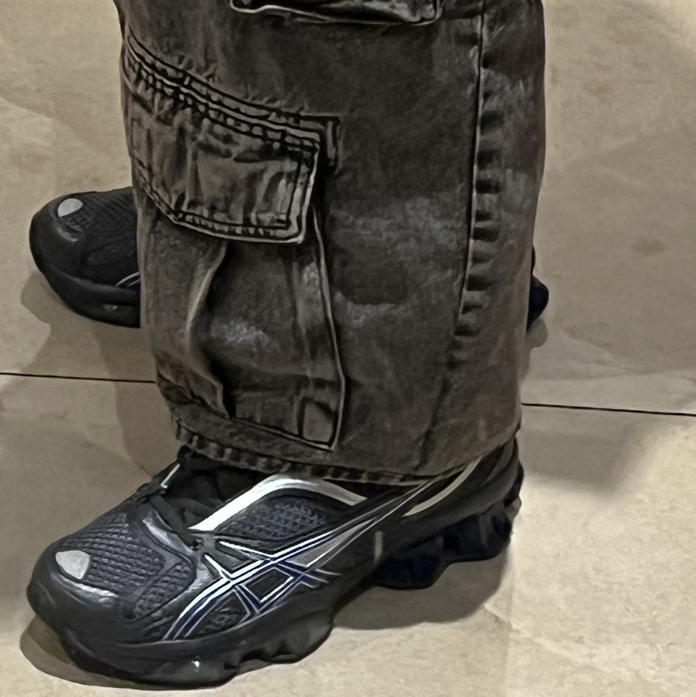 Asics x Kiko Kostadinov Gel-Quantum Zientzia Dark Grey, Zara Utility Cargo Jeans Black 착용 스타일