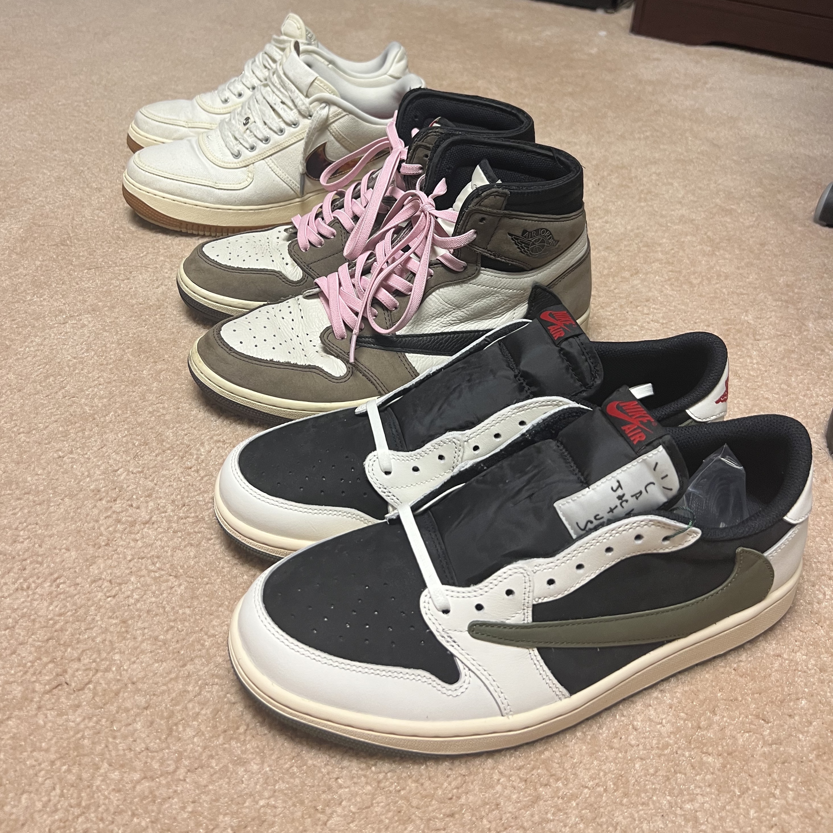 (W) Jordan 1 x Travis Scott Retro Low OG SP Medium Olive, Jordan 1 x Travis Scott Retro High OG SP Mocha 착용 스타일