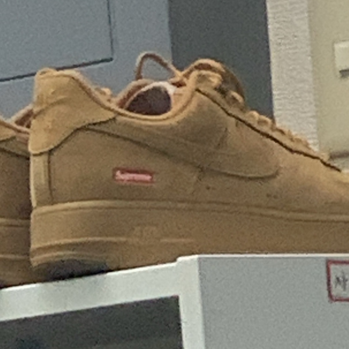 Nike x Supreme Air Force 1 Low Flax 착용 스타일 - 1