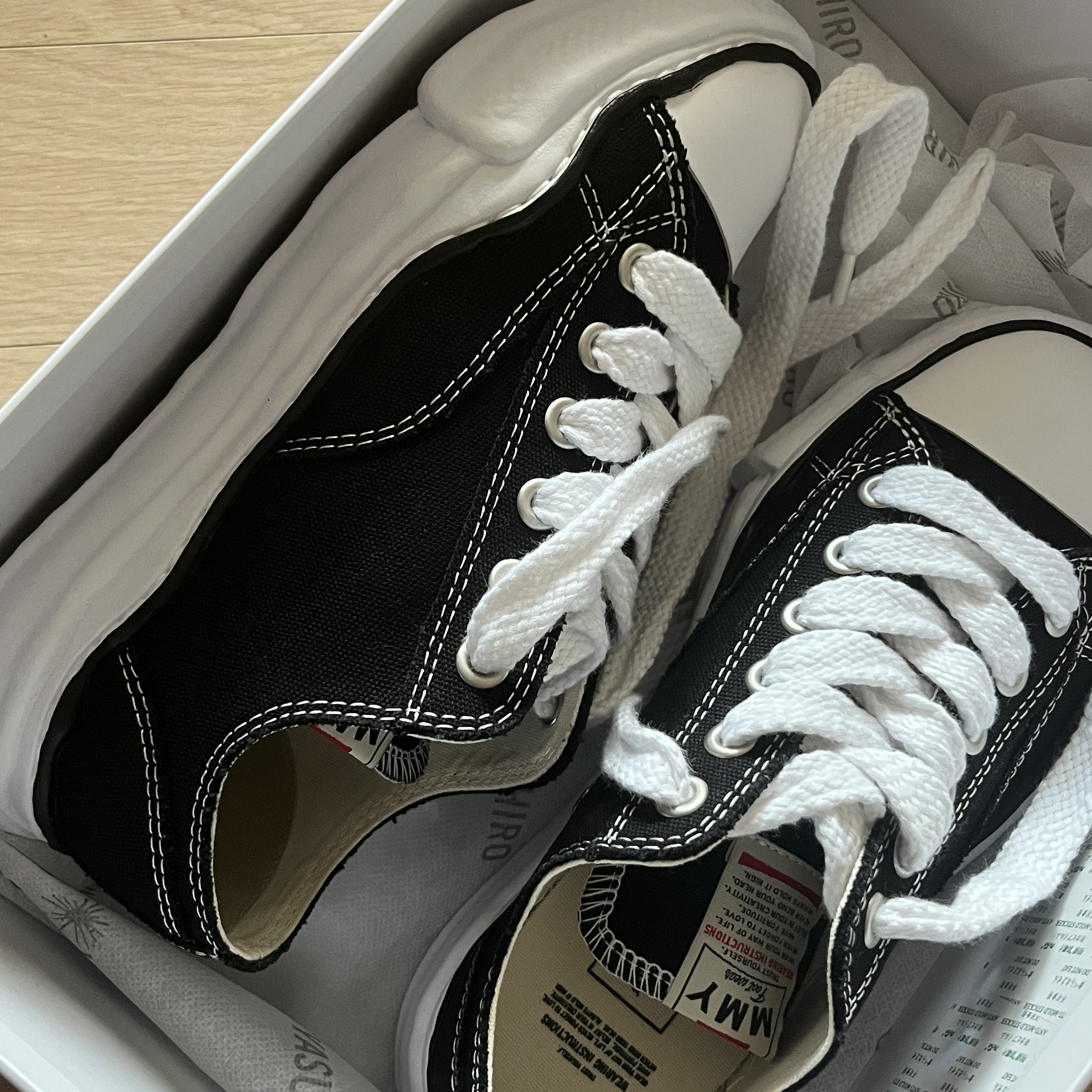 Maison Mihara Yasuhiro Peterson OG Sole Canvas Low Sneakers Black 착용 스타일