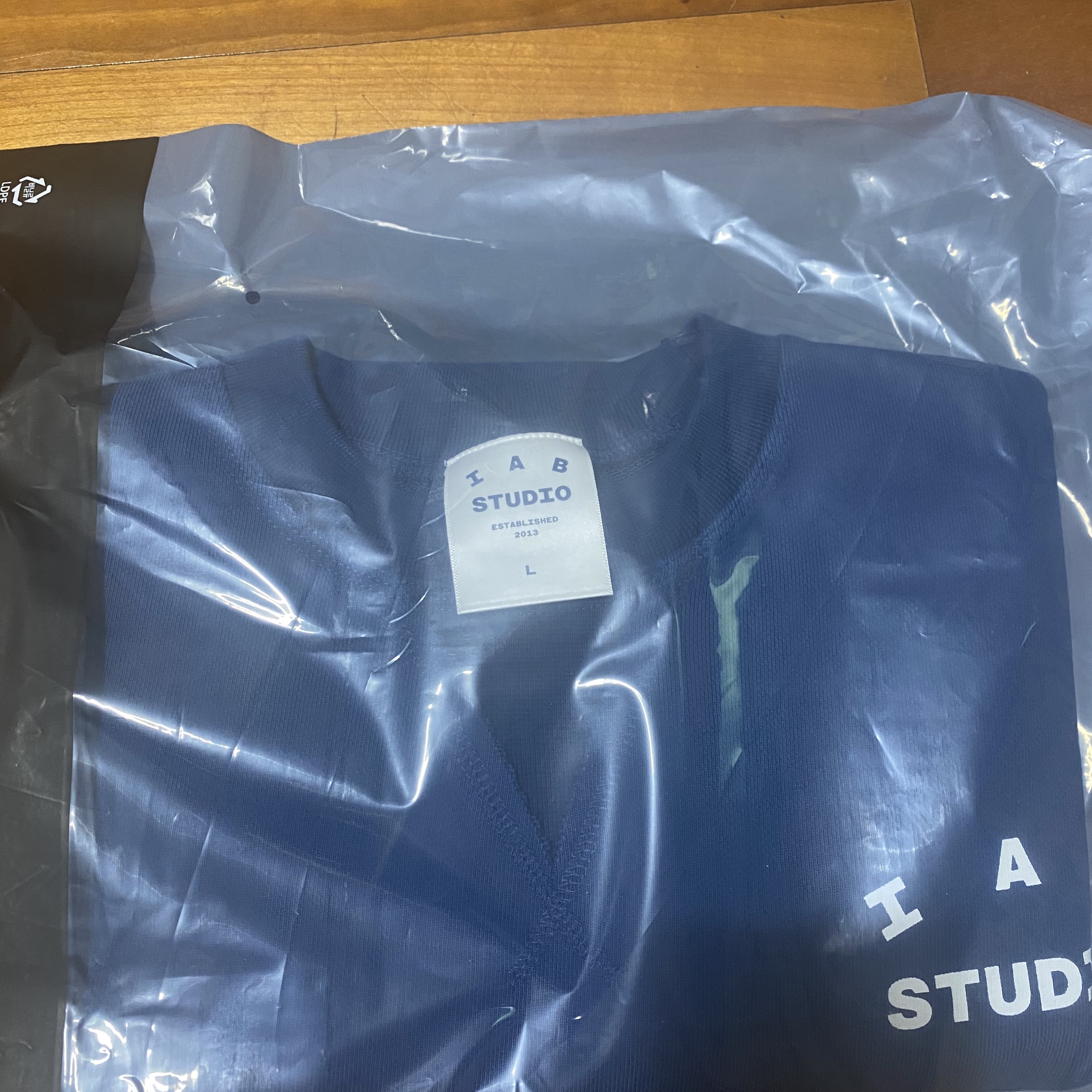 IAB Studio Heavy Short Sleeve Sweatshirt Navy - 23FW 착용 스타일