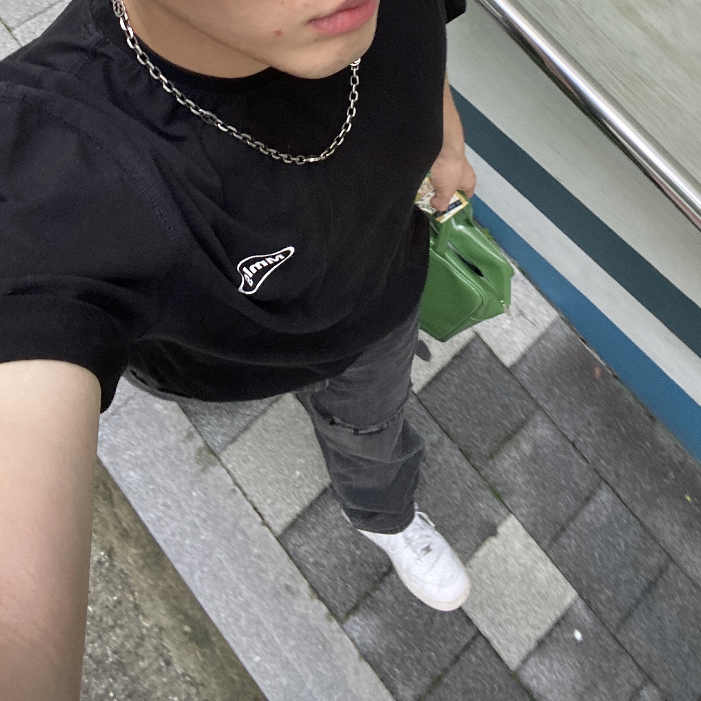 Gucci Silver Necklace With Interlocking G Silver Aged Finish, Nike Air Force 1 '07 Low White 착용 스타일