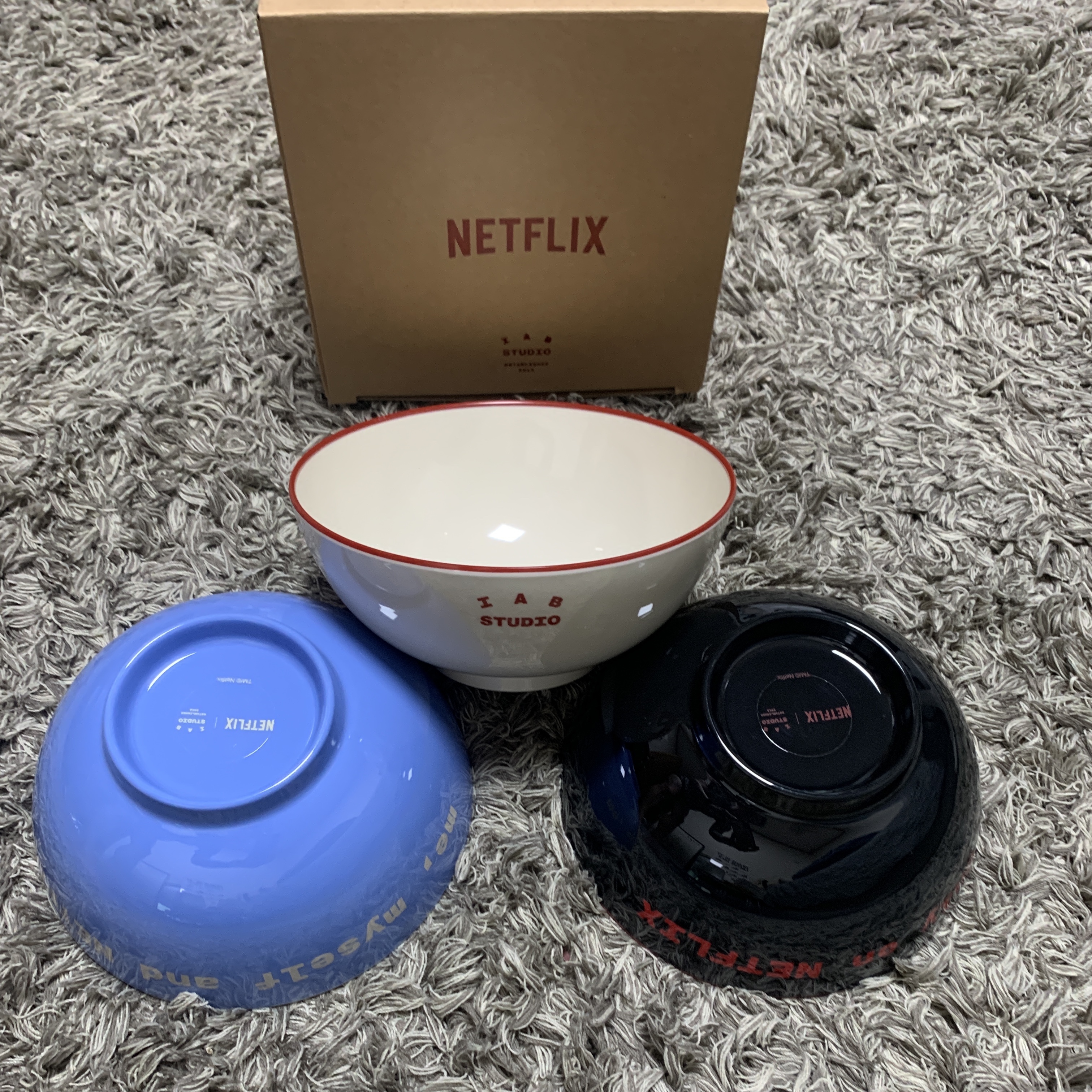 IAB Studio x Netflix Bowl Set 착용 스타일