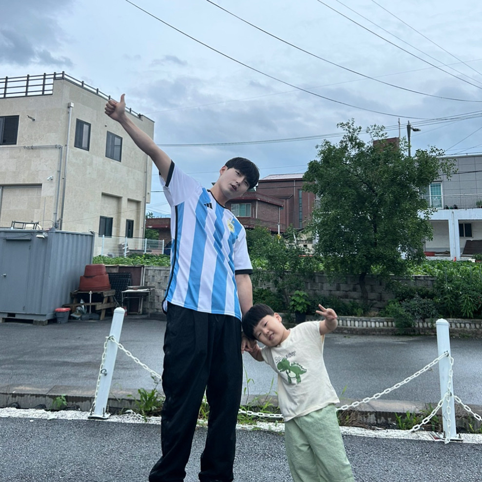 Adidas Argentina Home Jersey 2022 White Light Blue - US Sizing (Non Marking Ver.), Adidas Yeezy Foam RNNR MX Cinder 착용 스타일